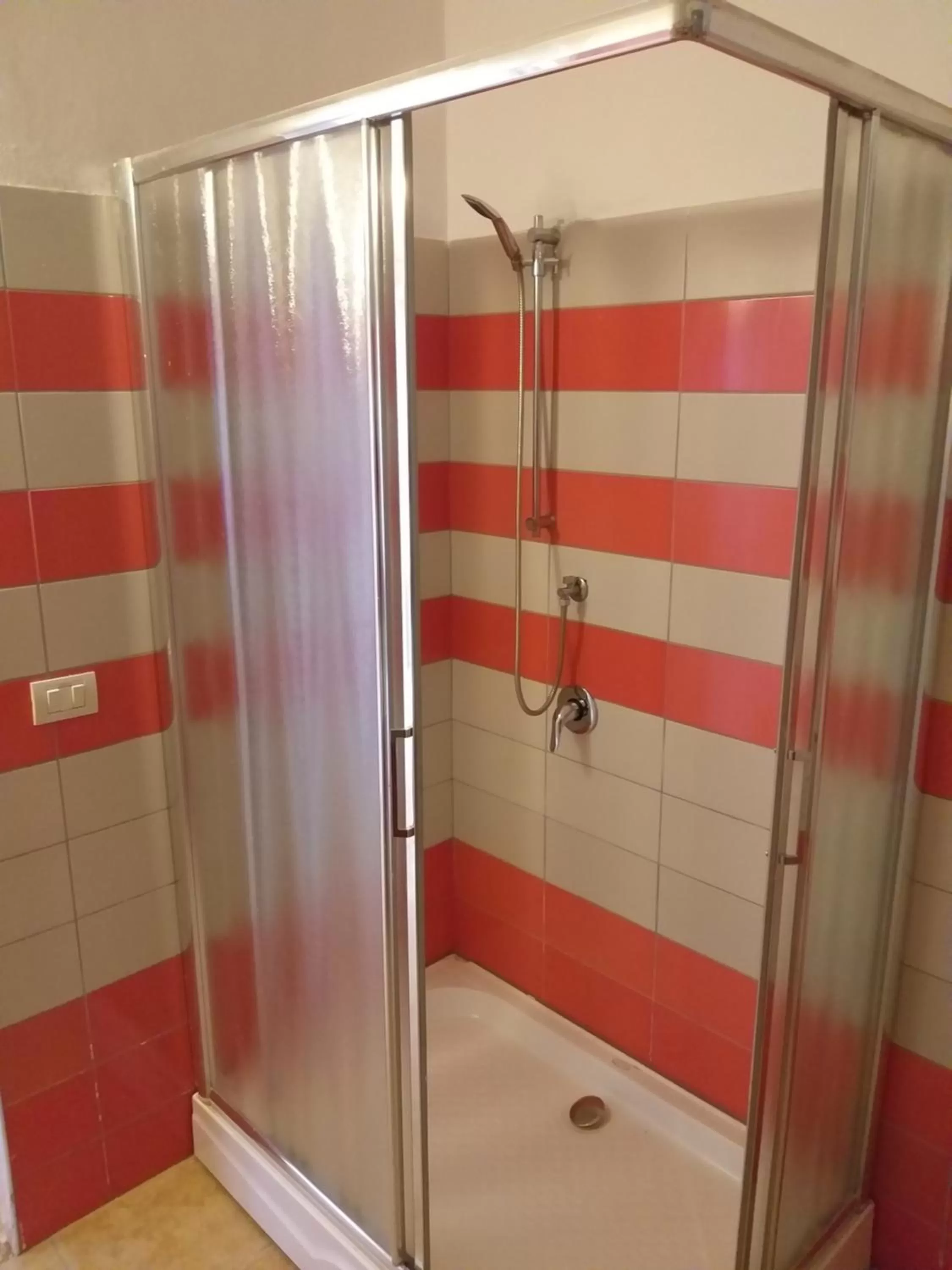 Shower, Bathroom in Hotel Grandpa's House