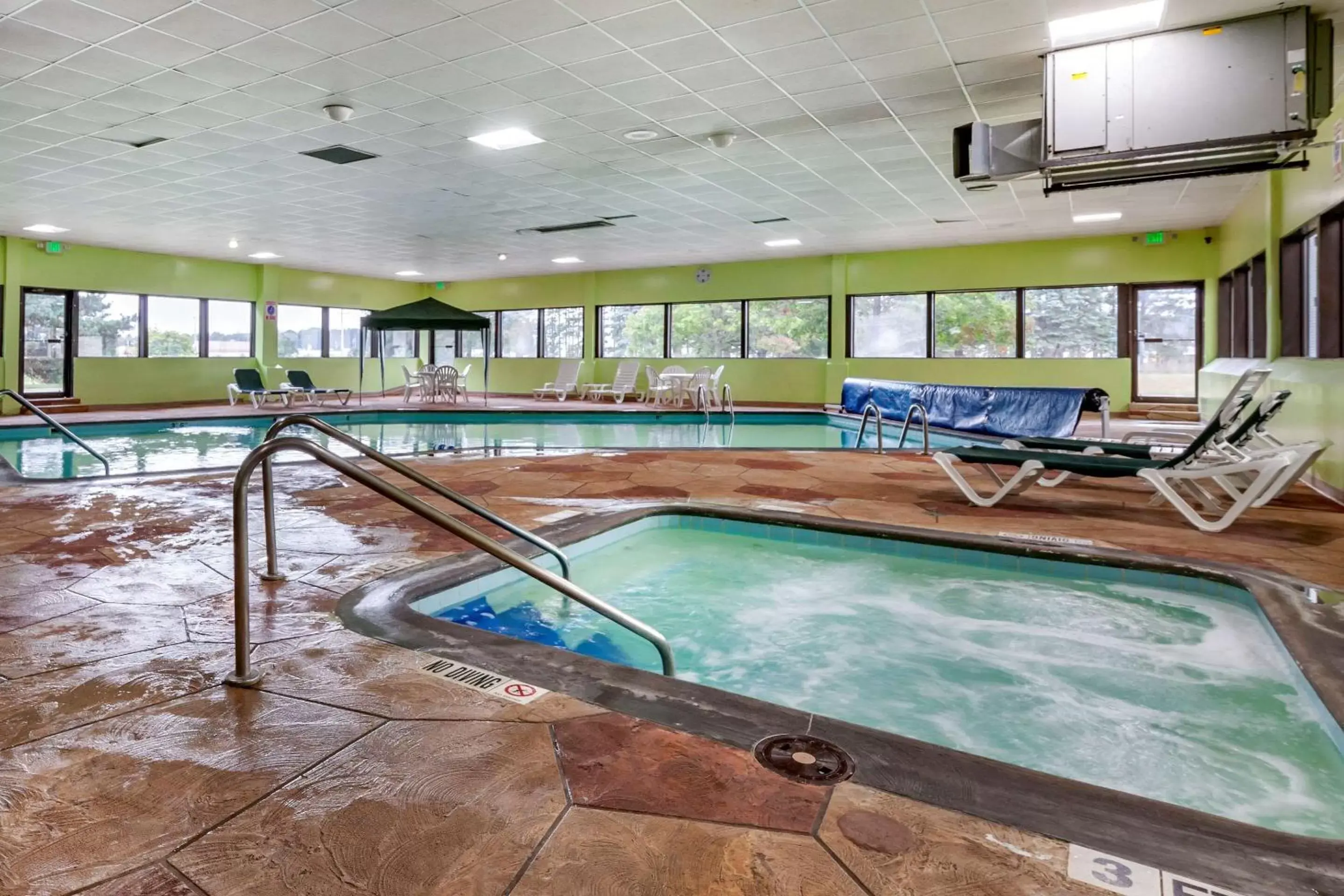 Activities, Swimming Pool in Quality Inn & Suites