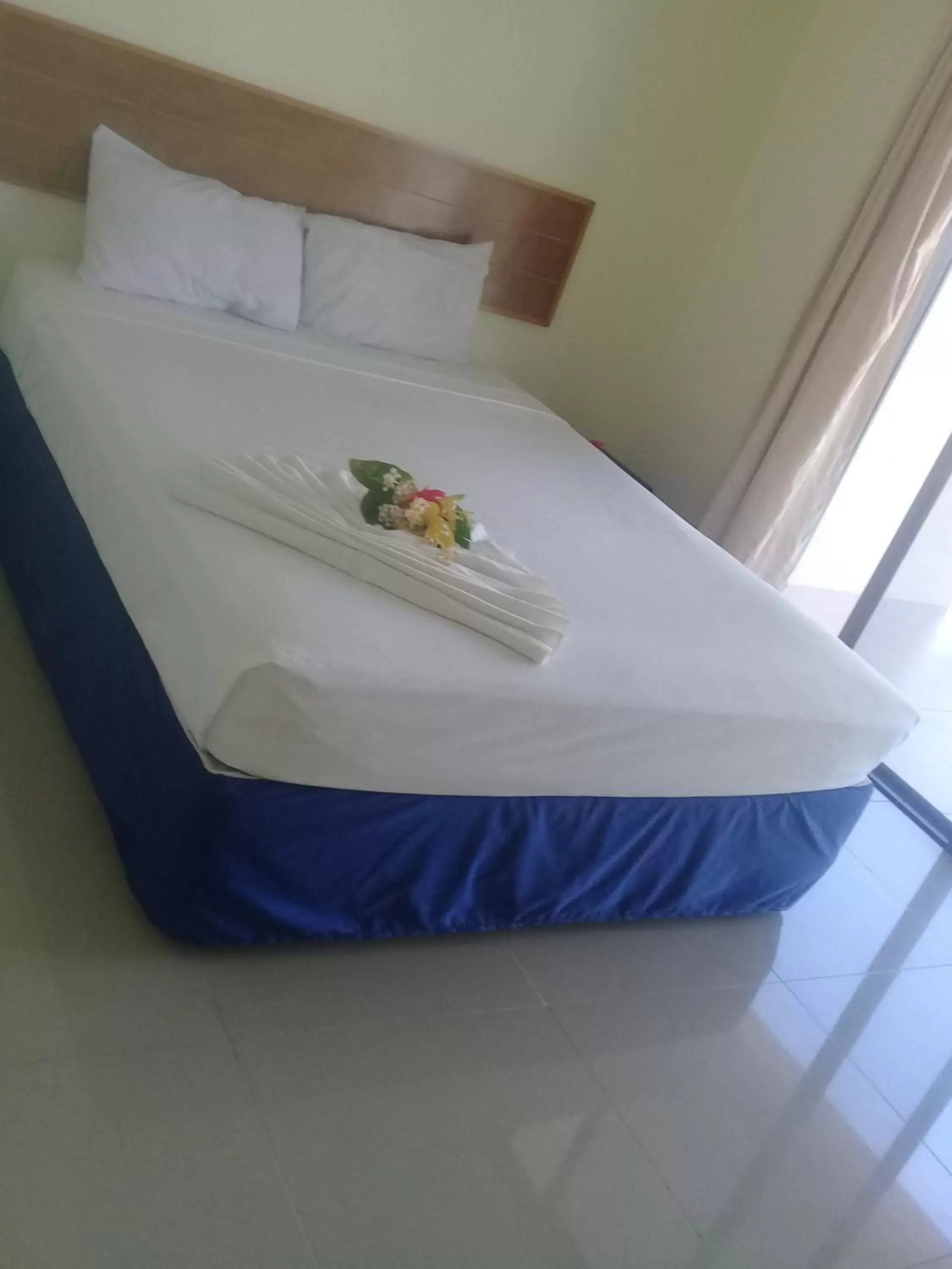 Bed in Anchorage Beach Resort