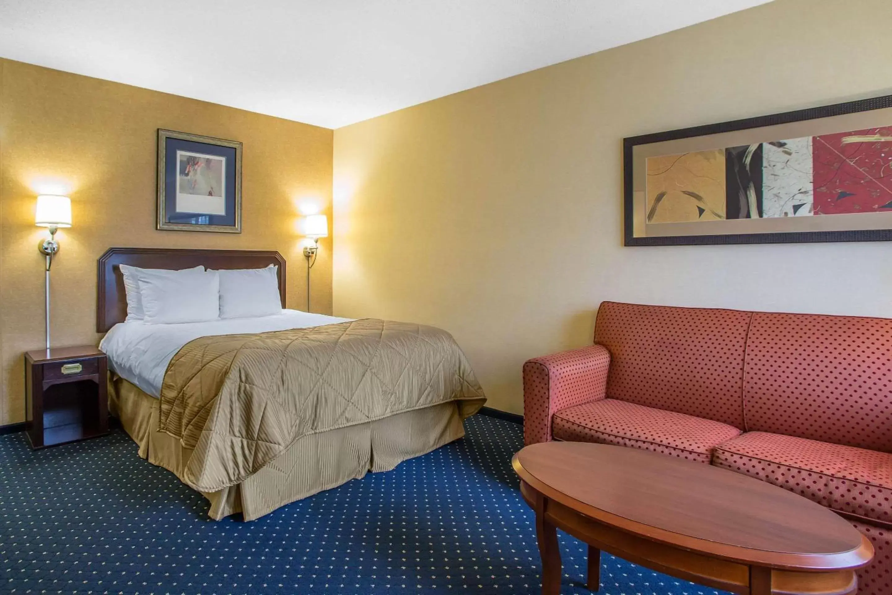 Photo of the whole room, Bed in Clarion Inn Merrillville