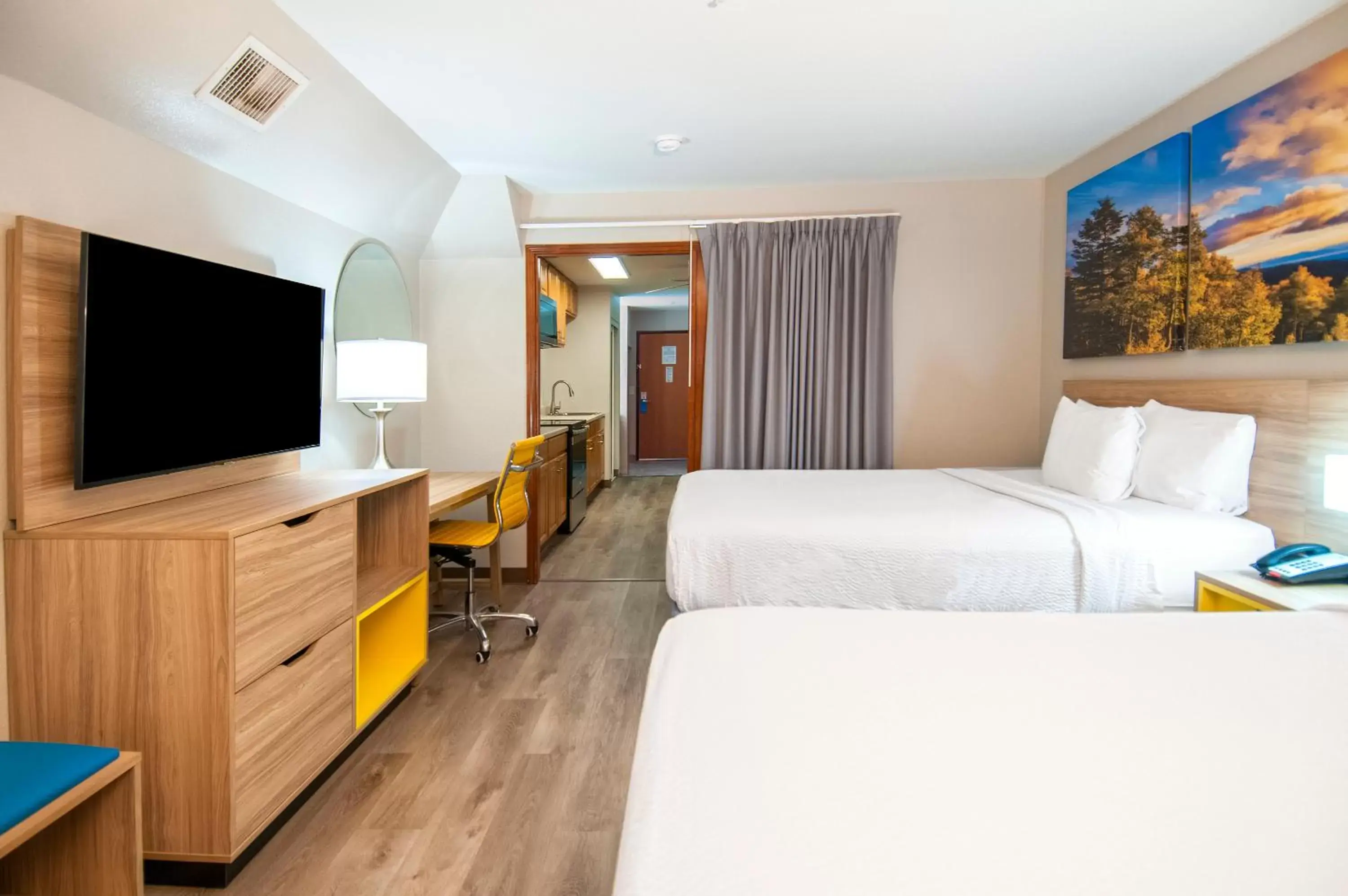 Bedroom, TV/Entertainment Center in Days Inn by Wyndham Suites San Antonio North/Stone Oak