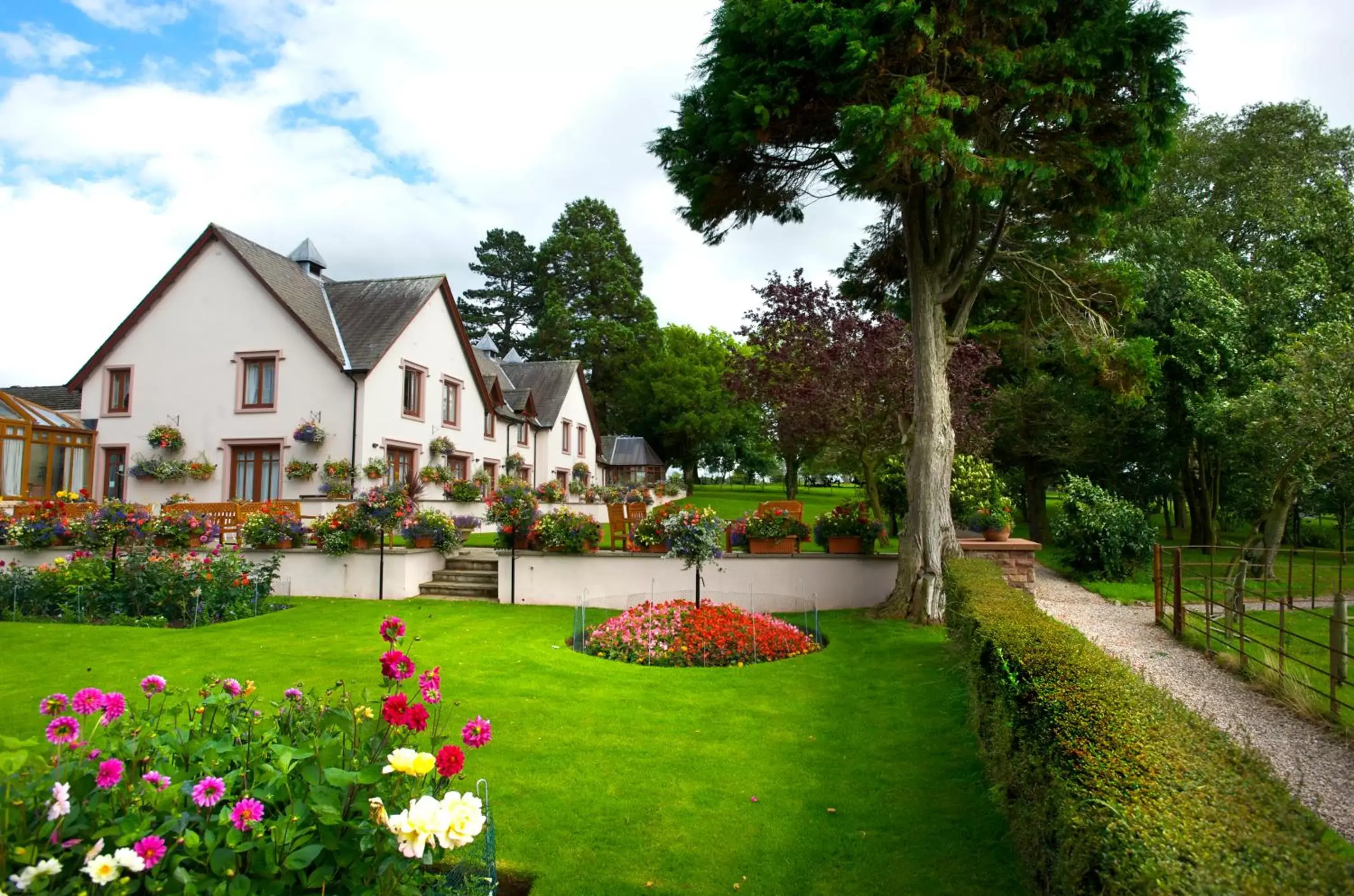 Garden, Property Building in Appleby Manor Hotel & Garden Spa