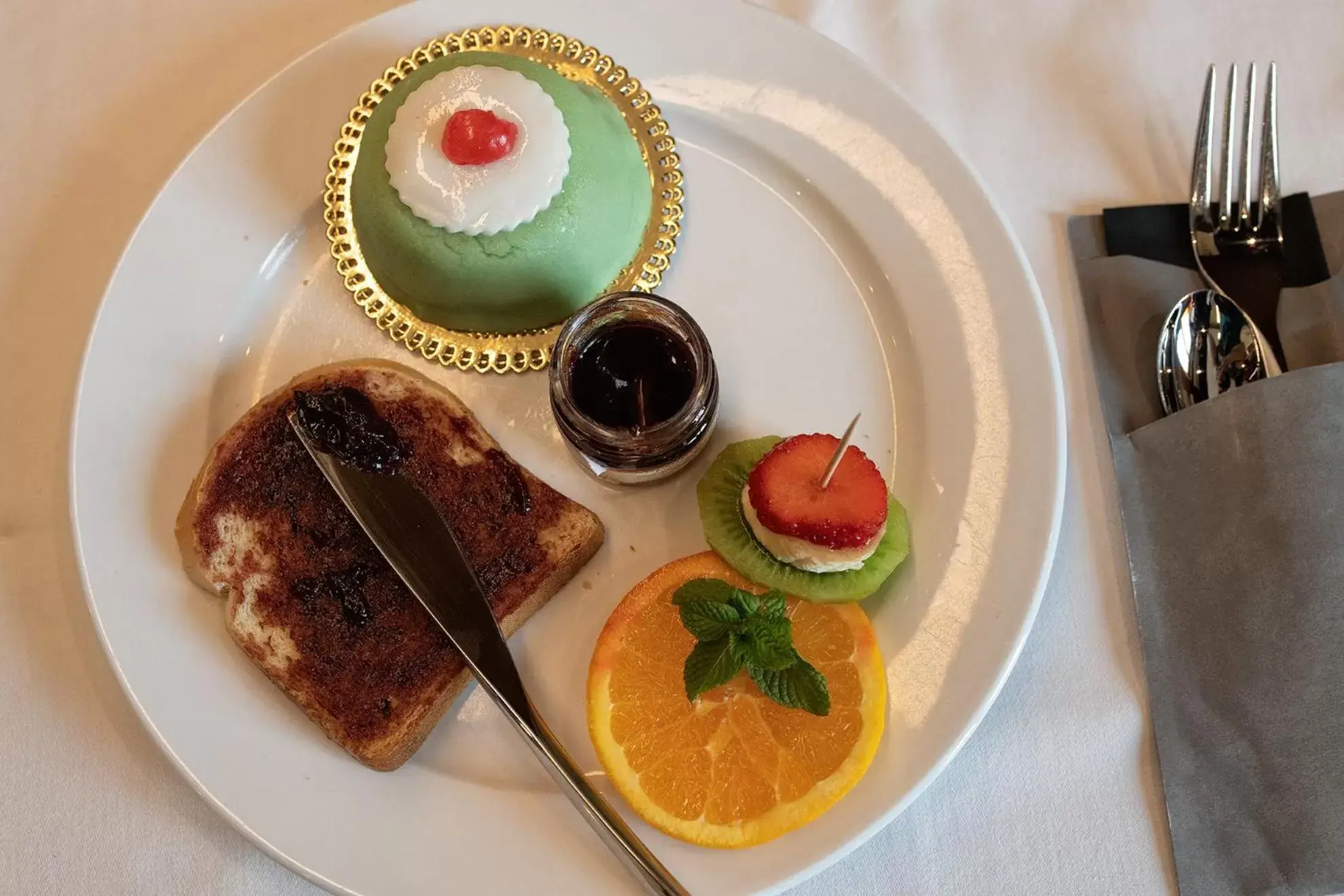 Continental breakfast, Food in Hotel Porta Reale