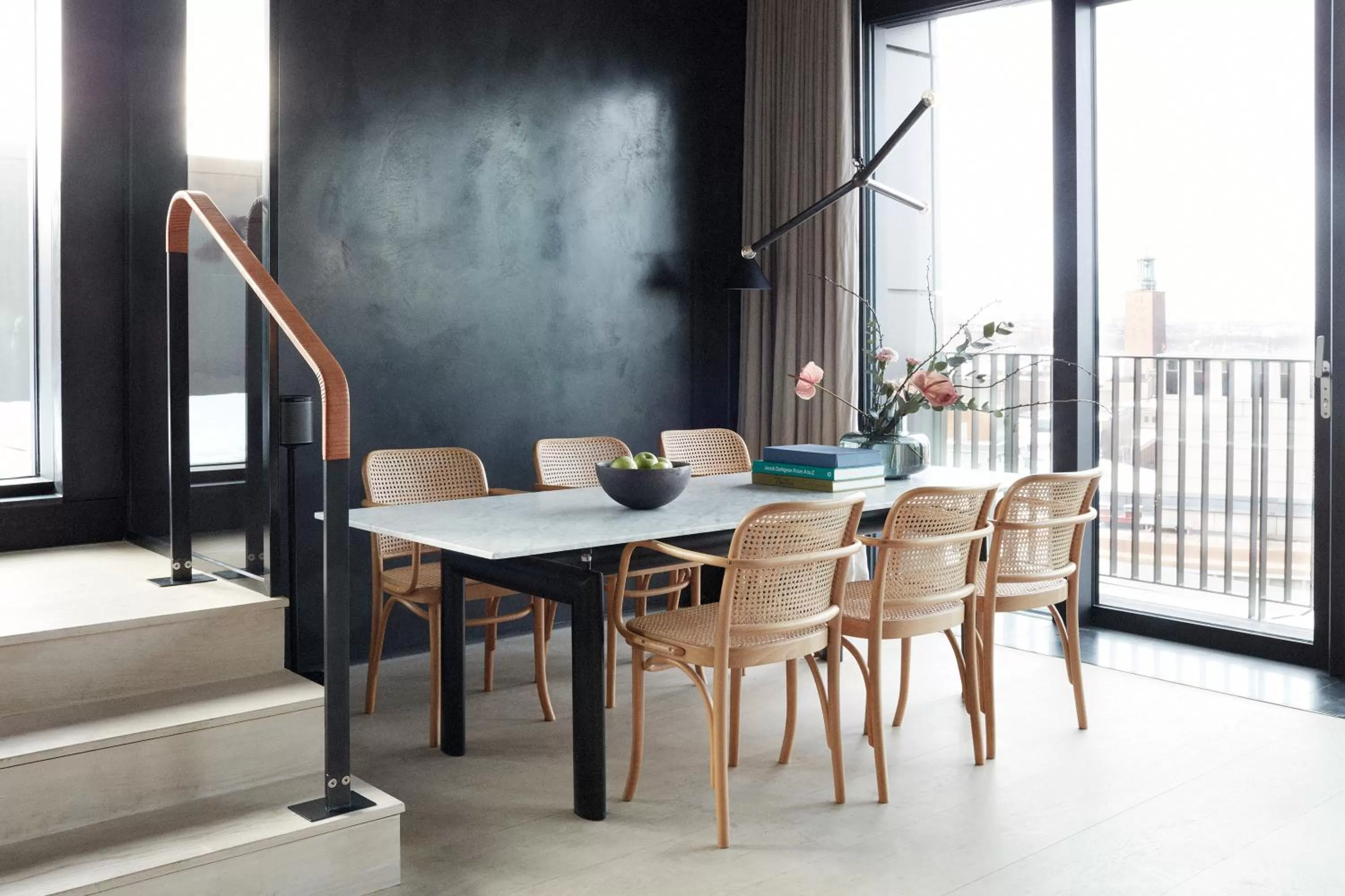 Photo of the whole room in At Six