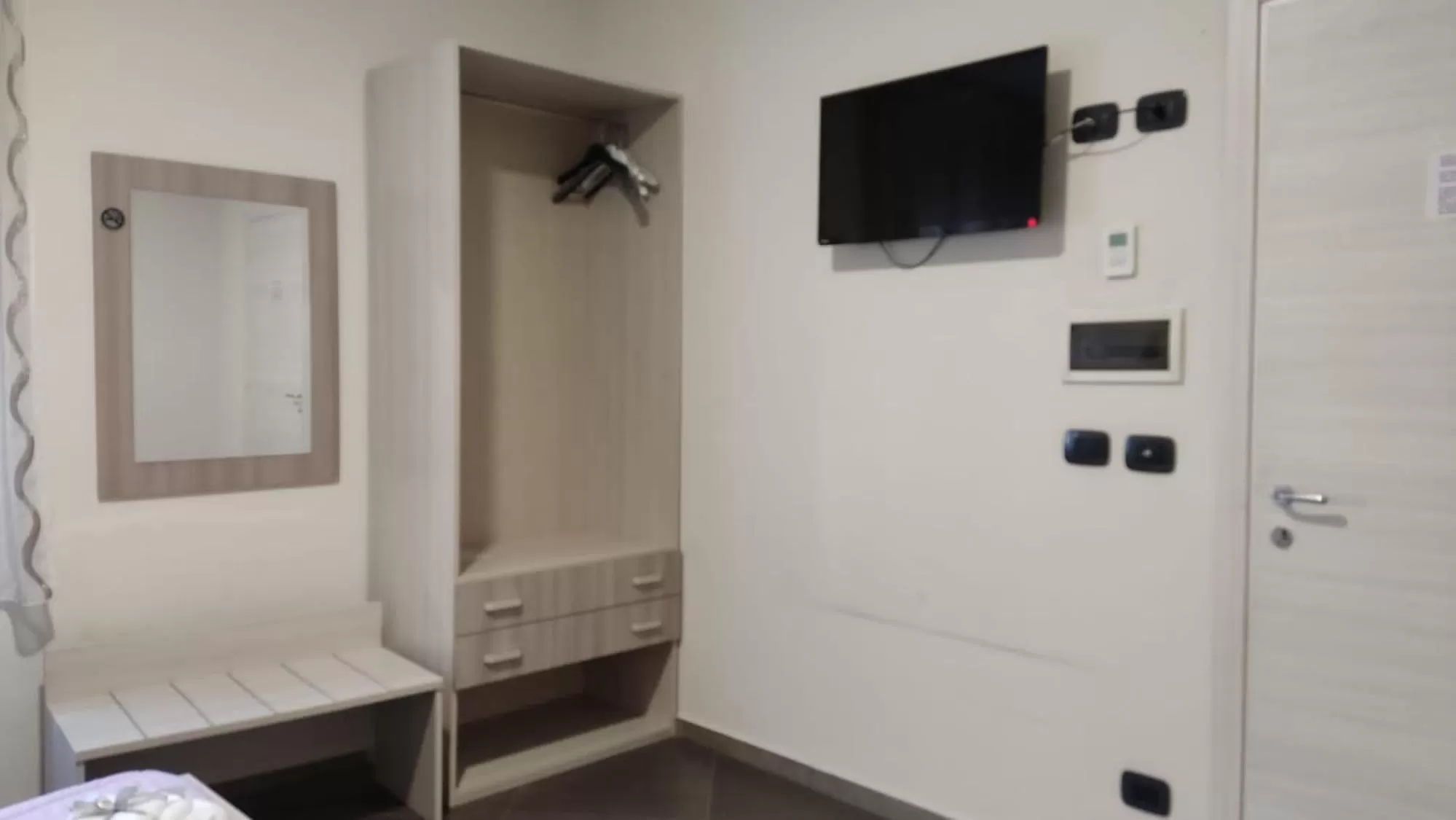 TV and multimedia, TV/Entertainment Center in Civico 83