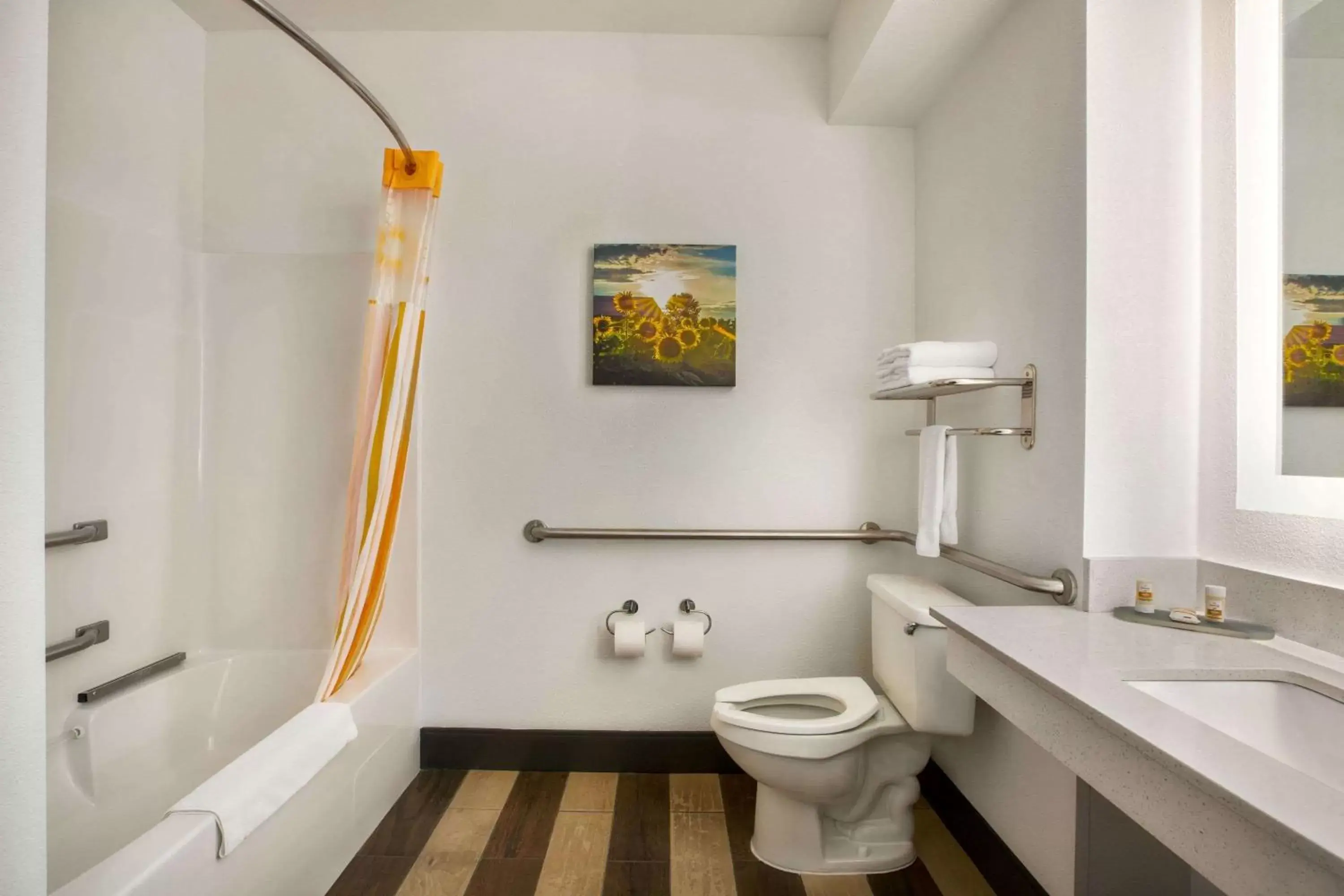 Bathroom in La Quinta by Wyndham Dublin