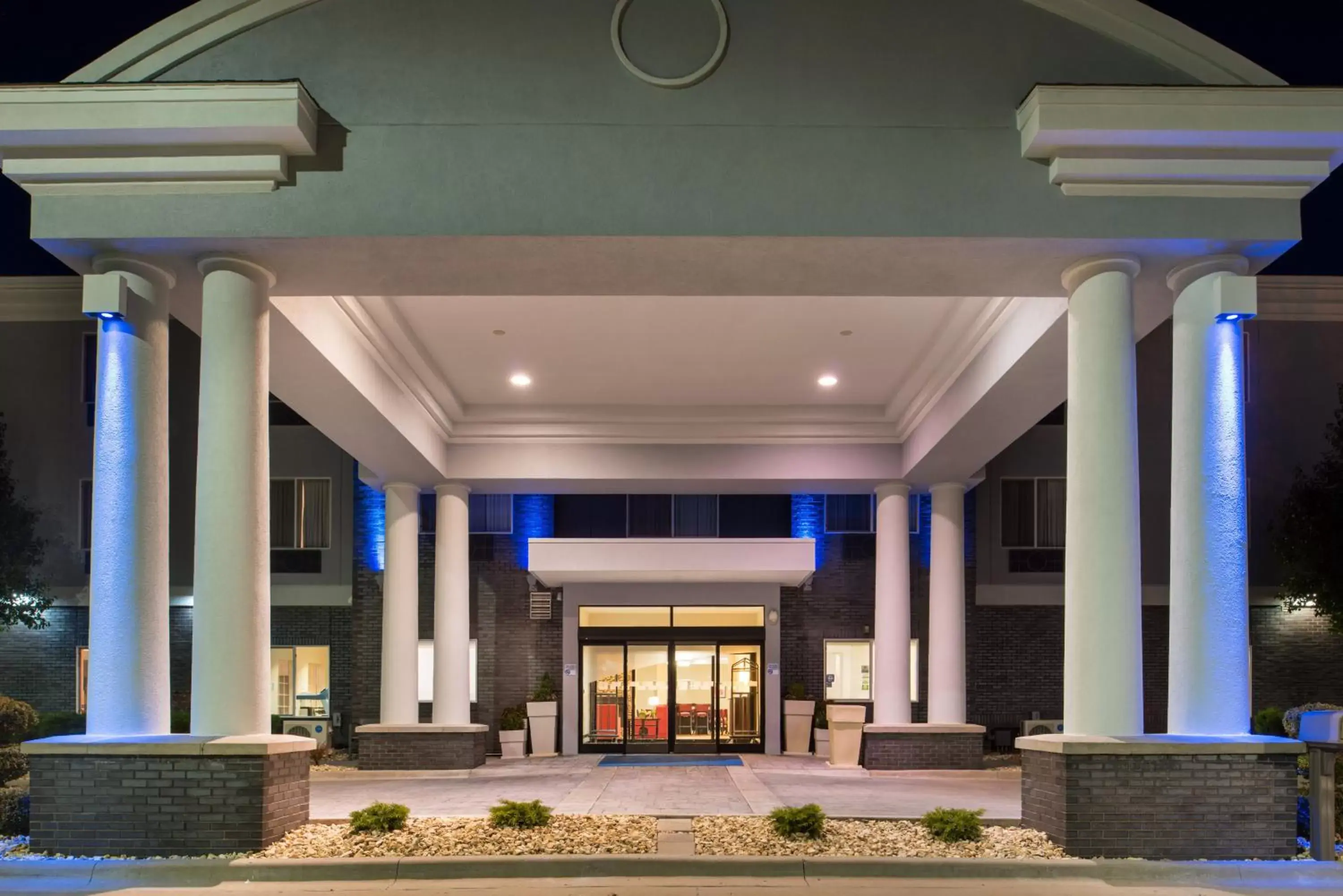 Property building in Holiday Inn Express & Suites Pittsburg, an IHG Hotel