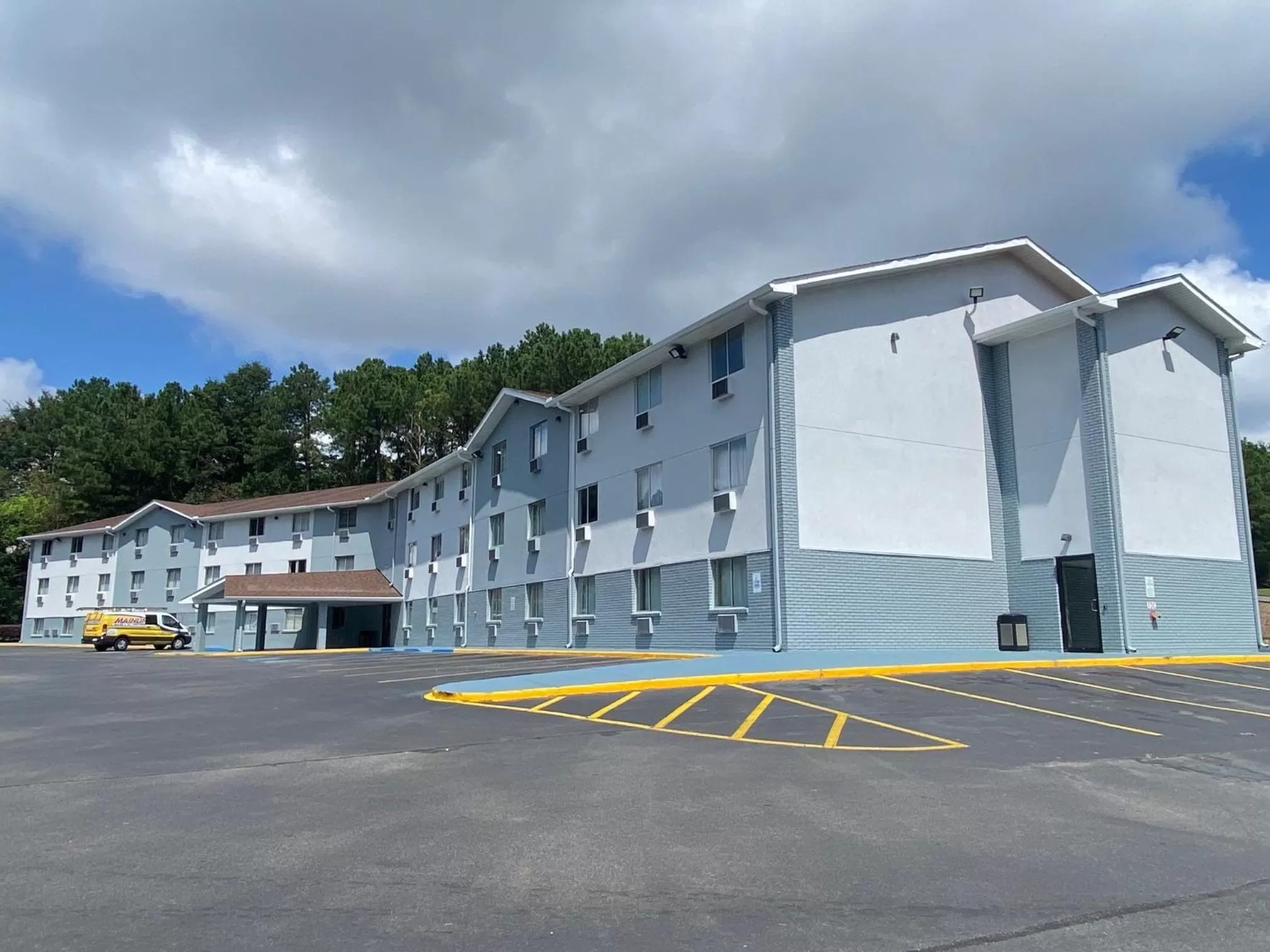 Property building in Super 8 by Wyndham Homewood Birmingham Area