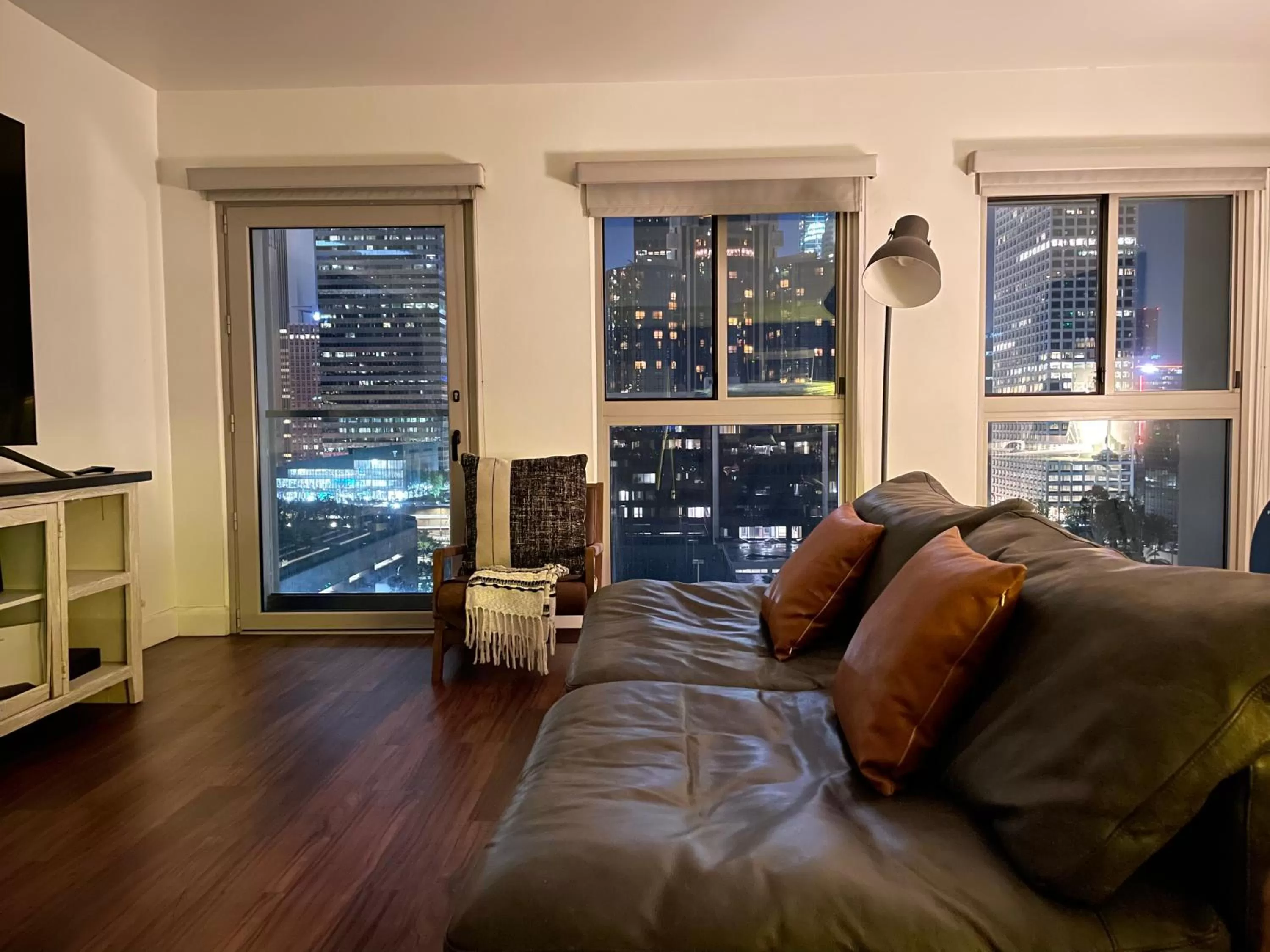 Living room, Seating Area in Amazing DTLA View 1bd Full Kitchen Free Private Parking.