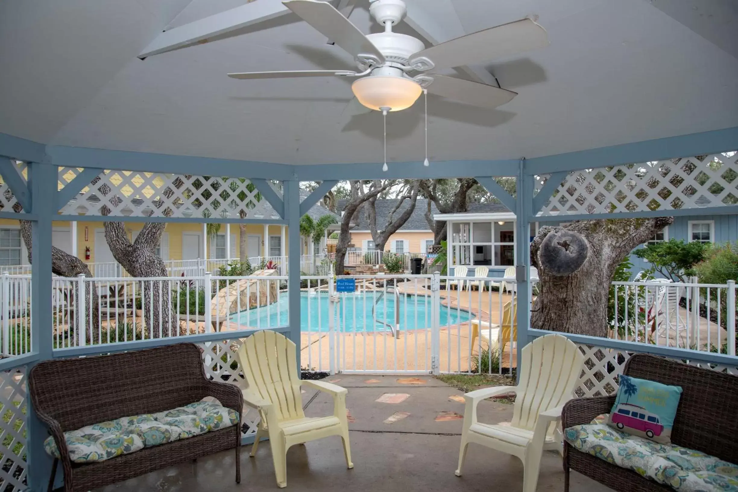 BBQ facilities, Swimming Pool in D&R Pelican Bay Resort
