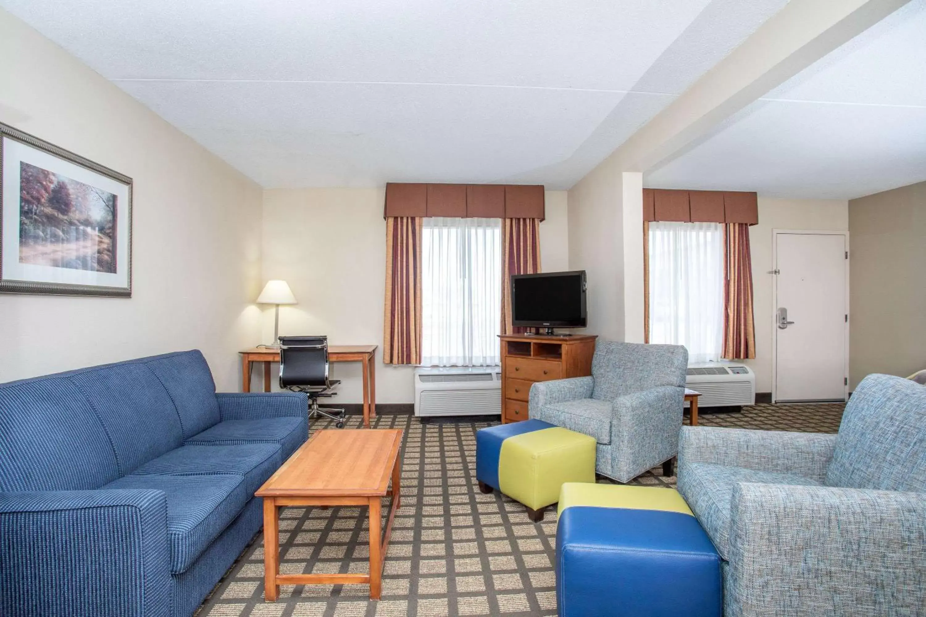 Living room in Baymont by Wyndham Hays Living room in Baymont by Wyndham Hays