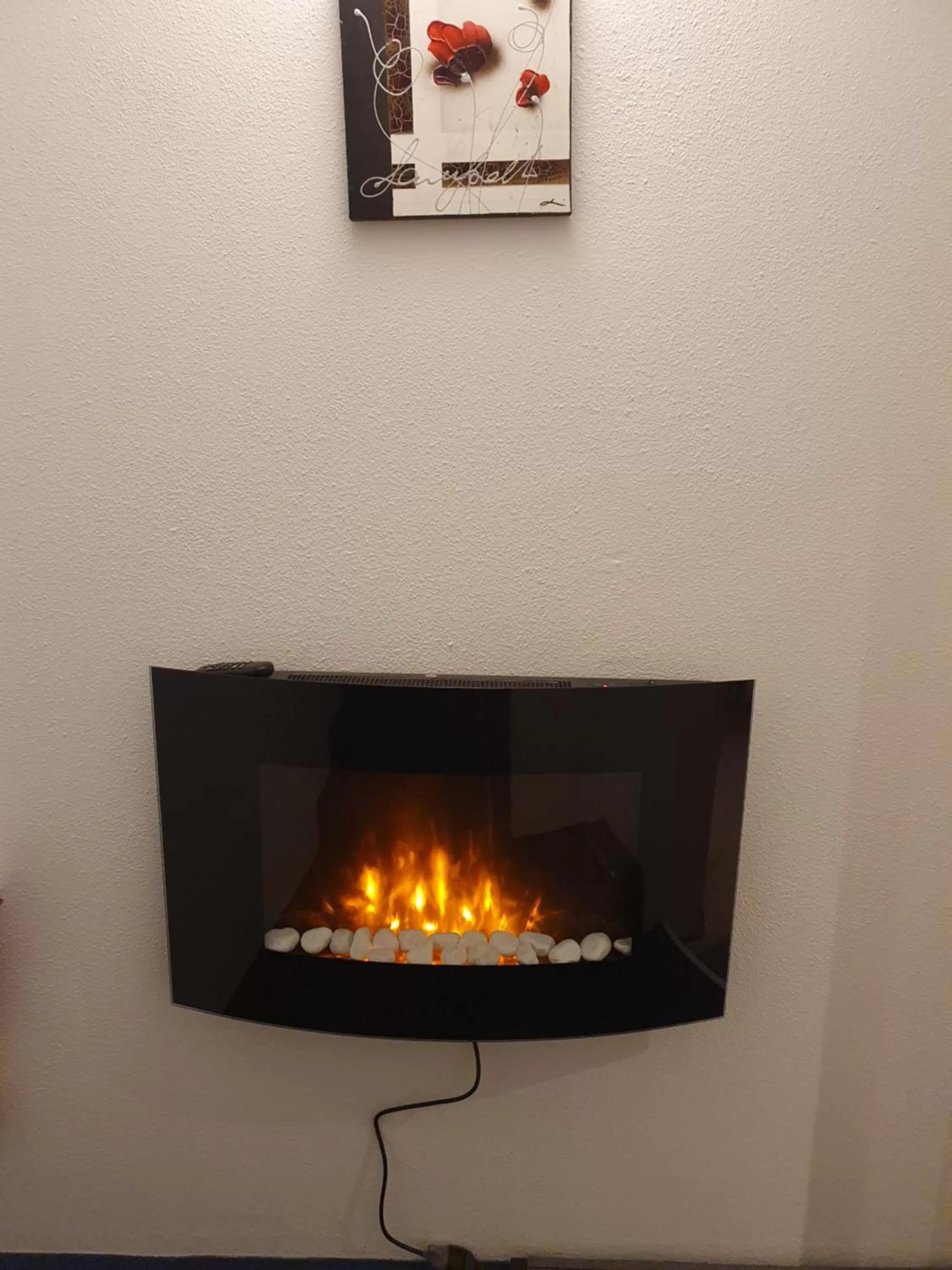 TV/Entertainment Center in AUBERGE DE LA LICORNE eu