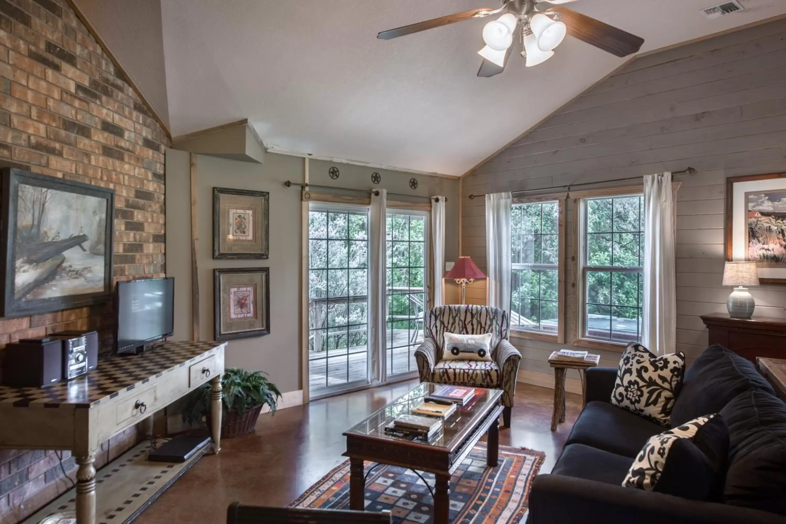 Living room, Seating Area in Barons CreekSide Resort