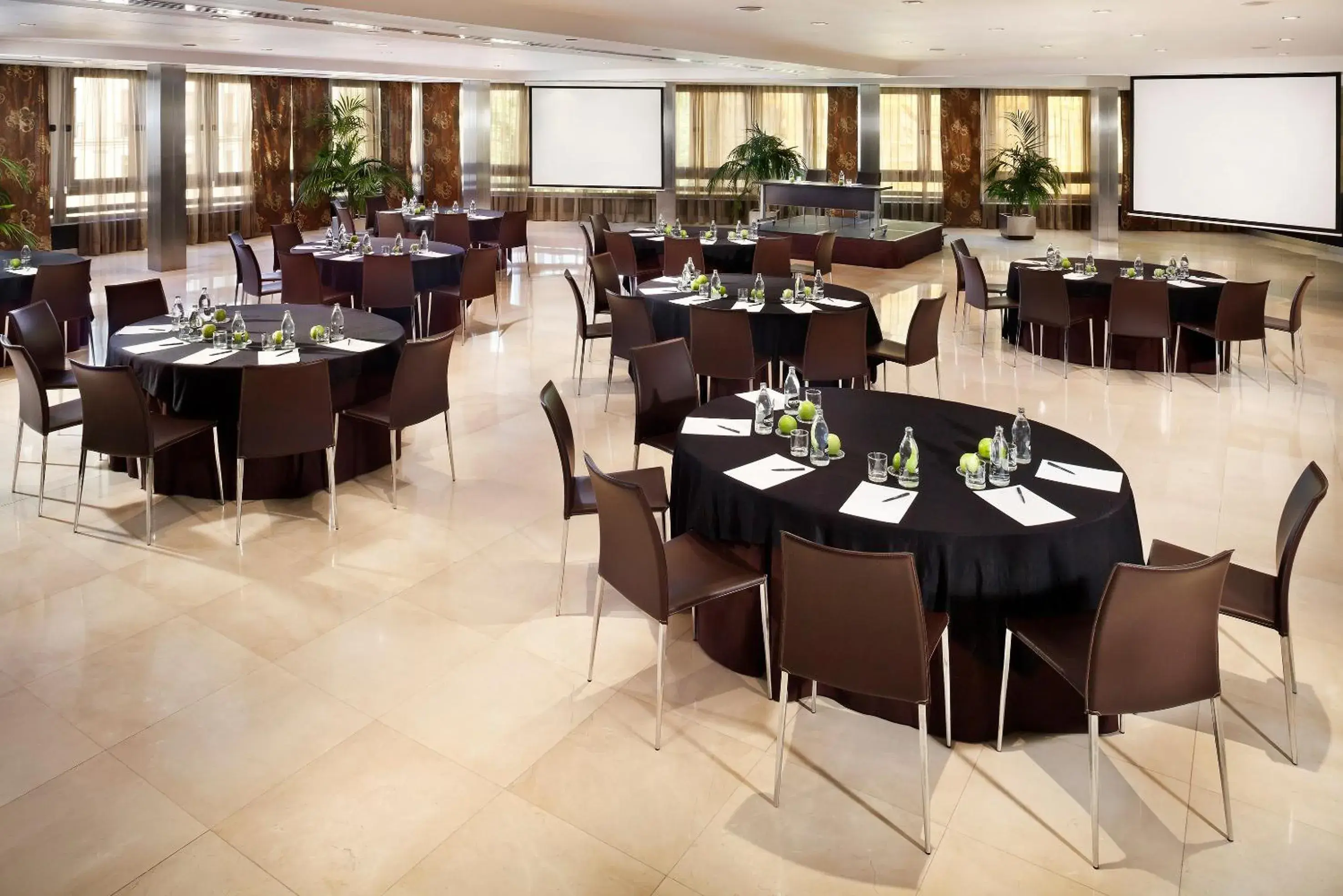 Meeting/conference room, Restaurant/Places to Eat in Melia Madrid Princesa