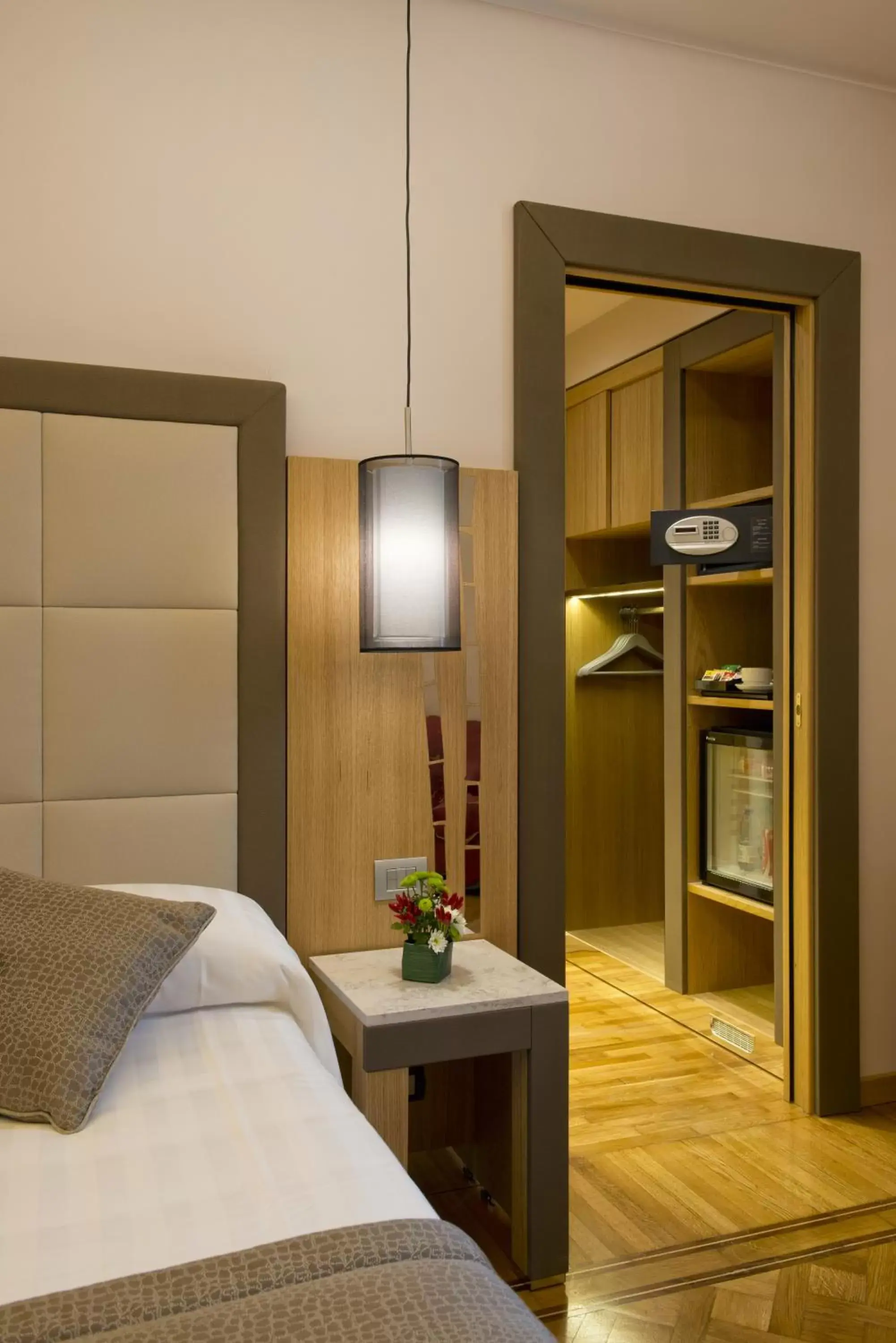 Coffee/tea facilities, Bed in Hotel Giolli Nazionale