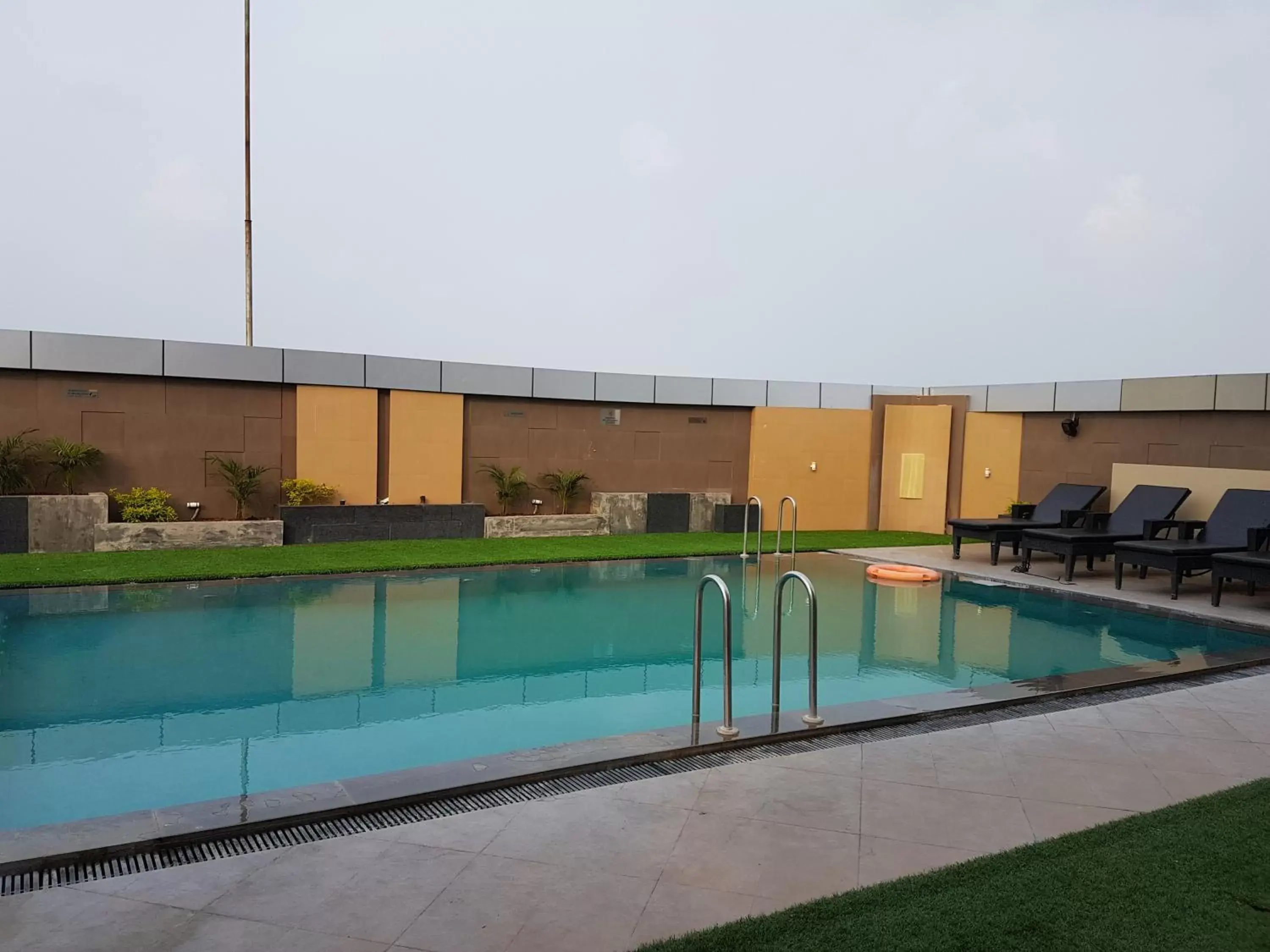 Swimming pool in Radisson Udaipur