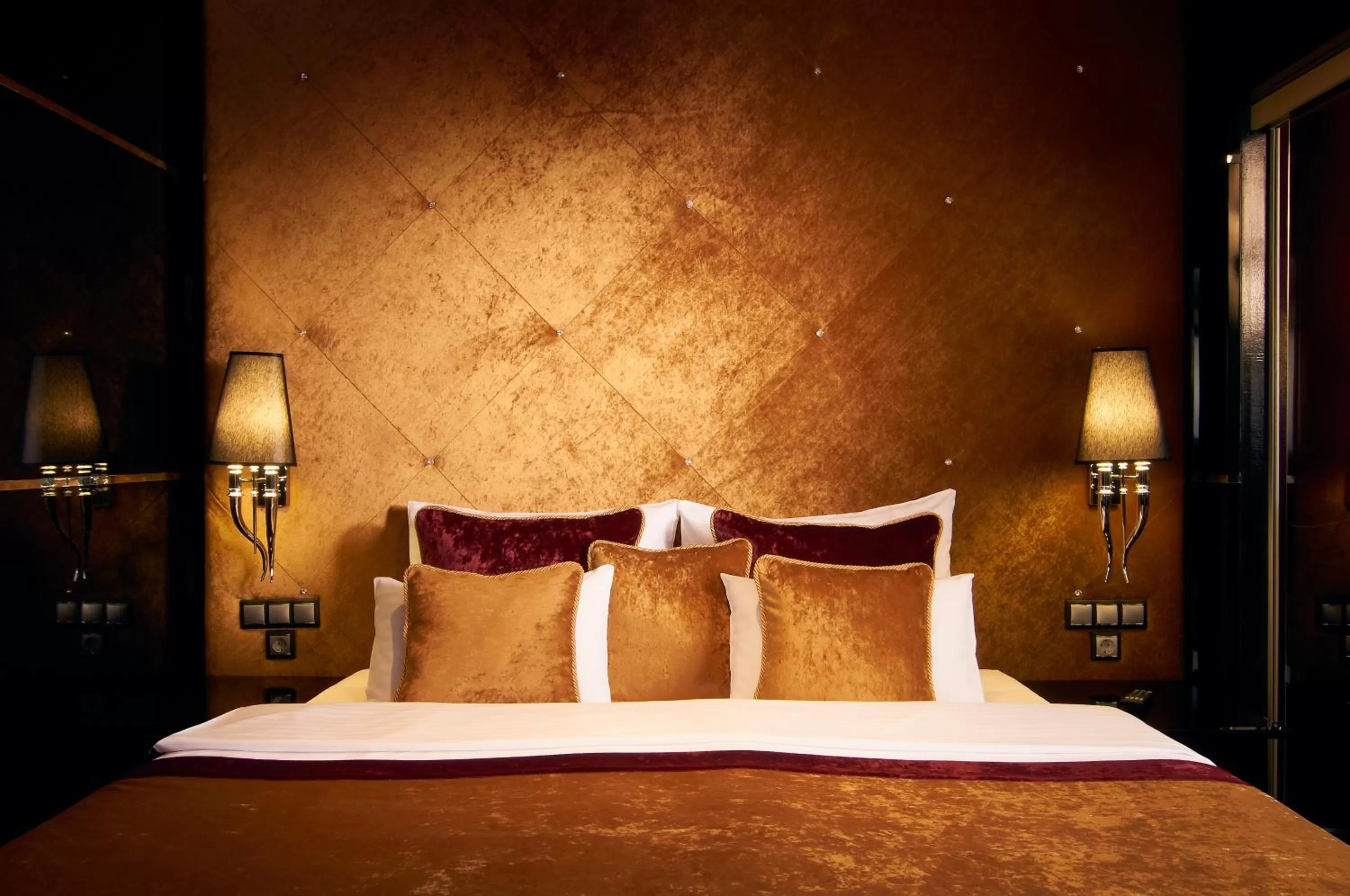 Bed in Mirage Medic Hotel