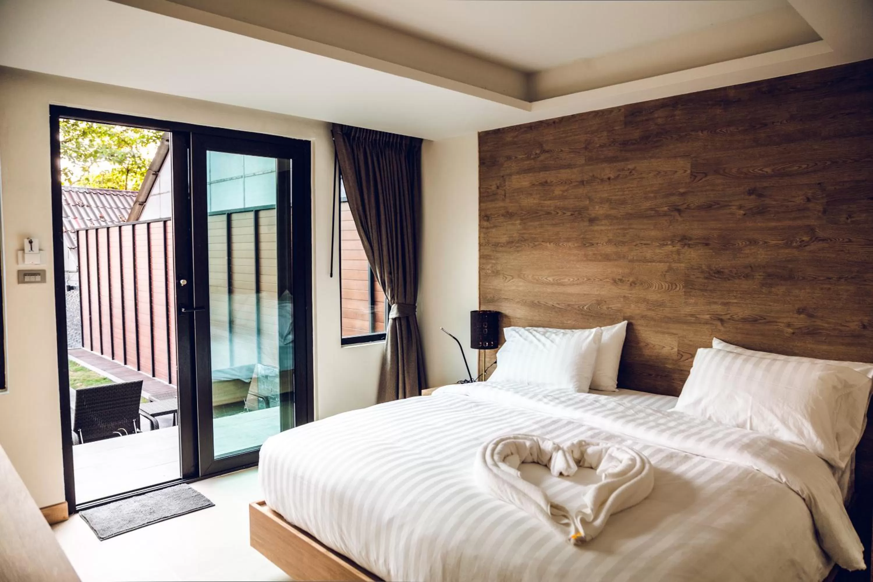 Photo of the whole room, Bed in 15 Palms Beach Resort