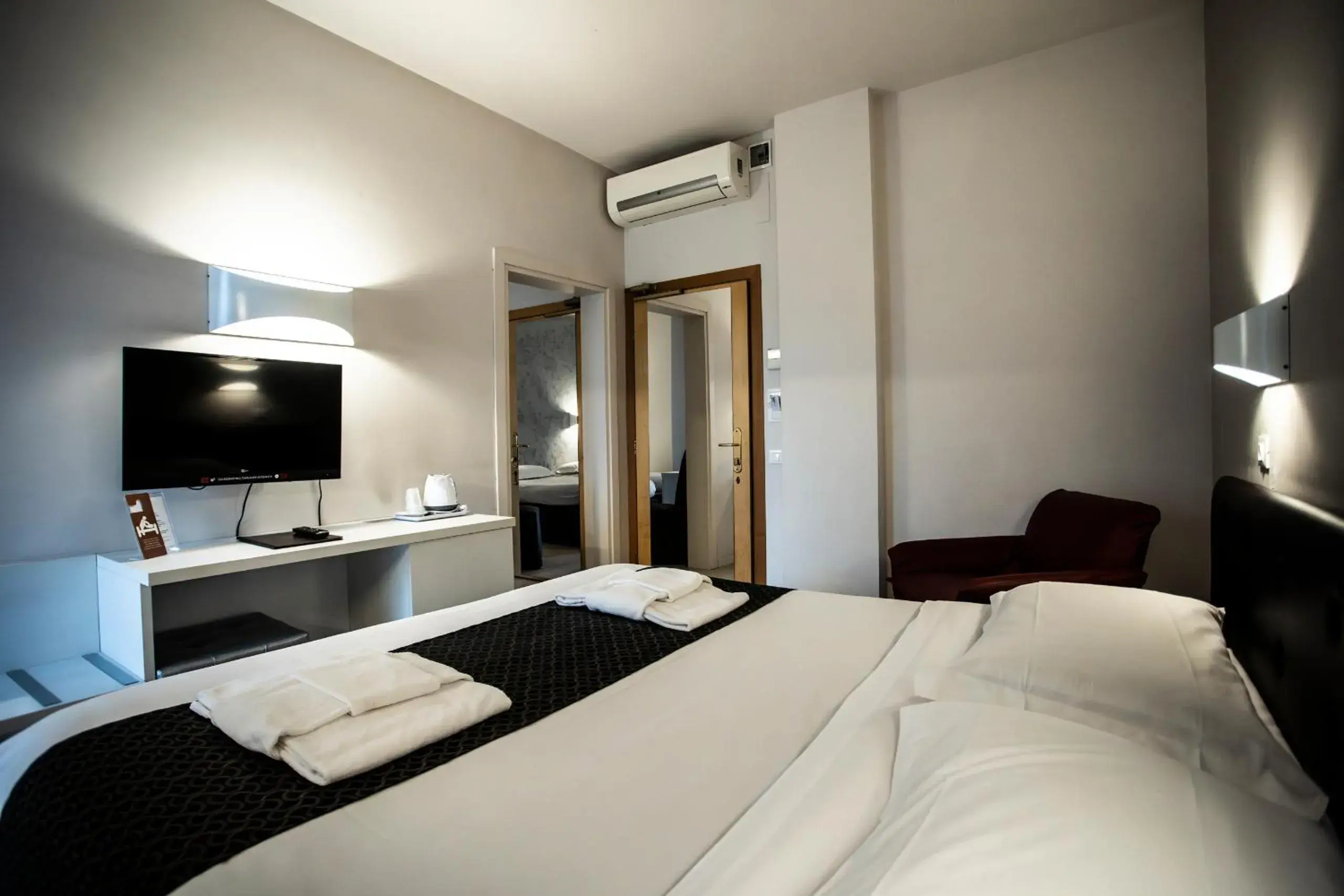 Bedroom, Bed in Hotel Delta