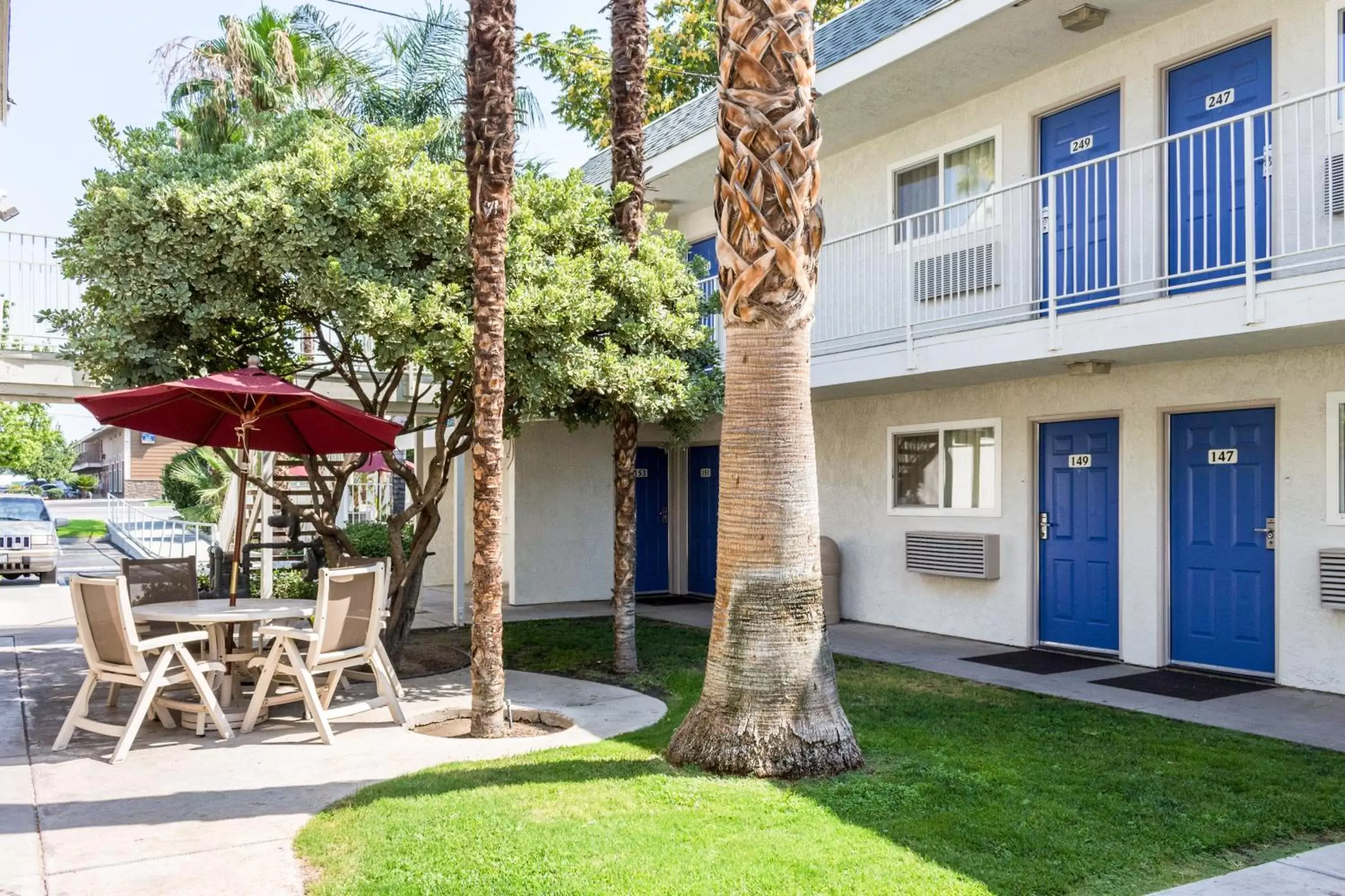 Facade/entrance, Patio/Outdoor Area in Motel 6-Bakersfield, CA - East