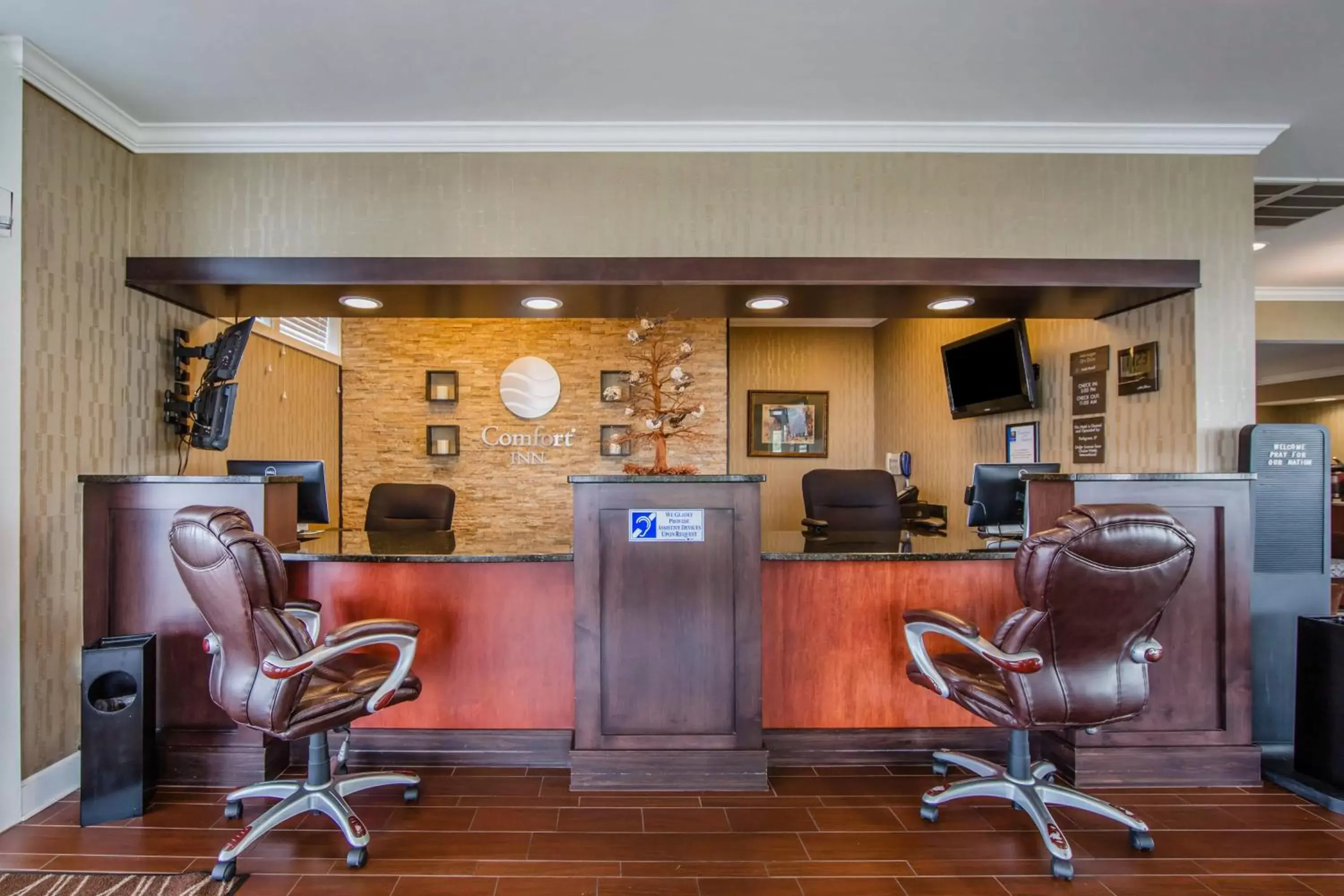 Lobby or reception in The Inn at Apple Valley, Ascend Hotel Collection