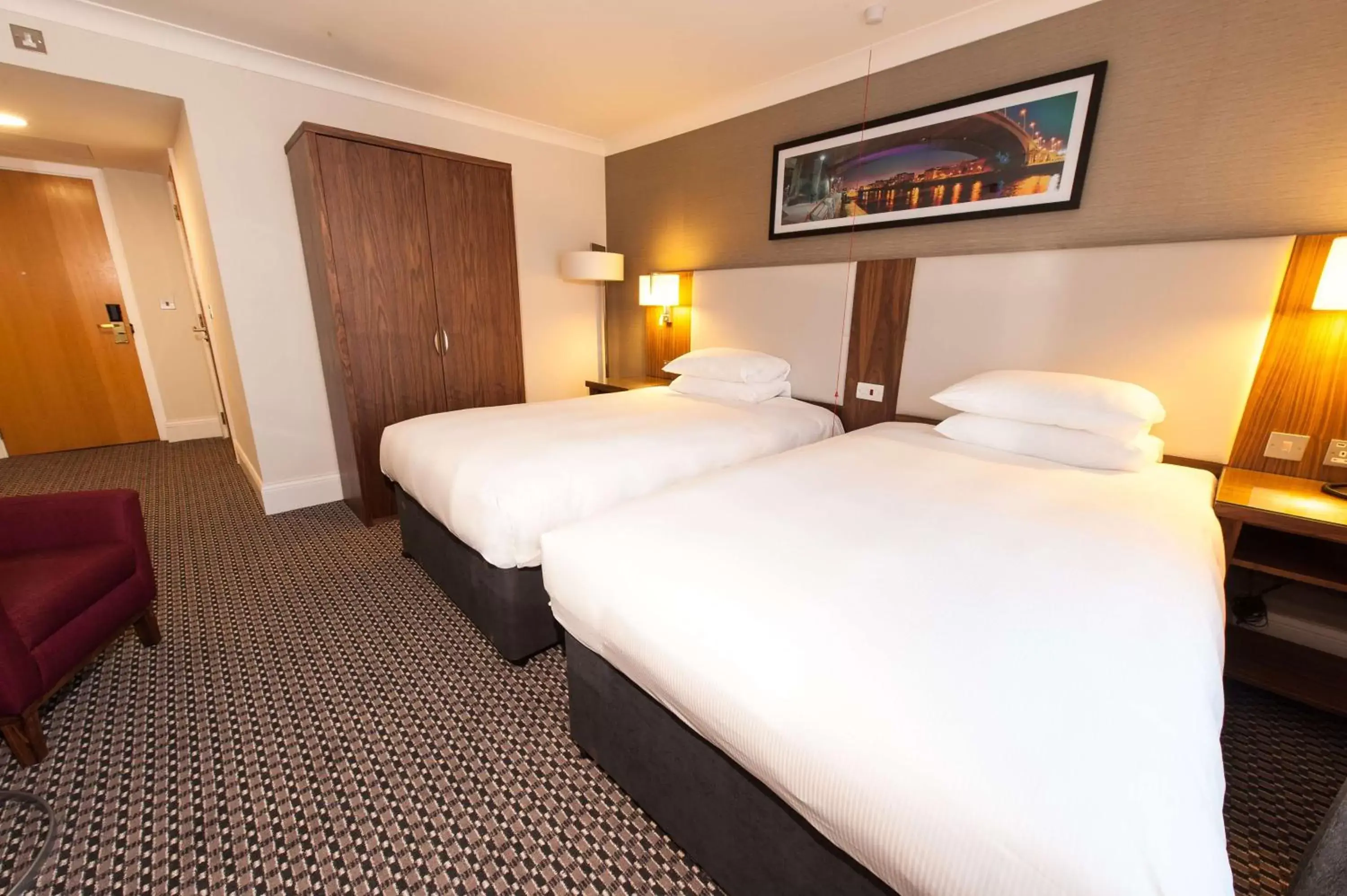 Photo of the whole room, Bed in Doubletree By Hilton Glasgow Strathclyde