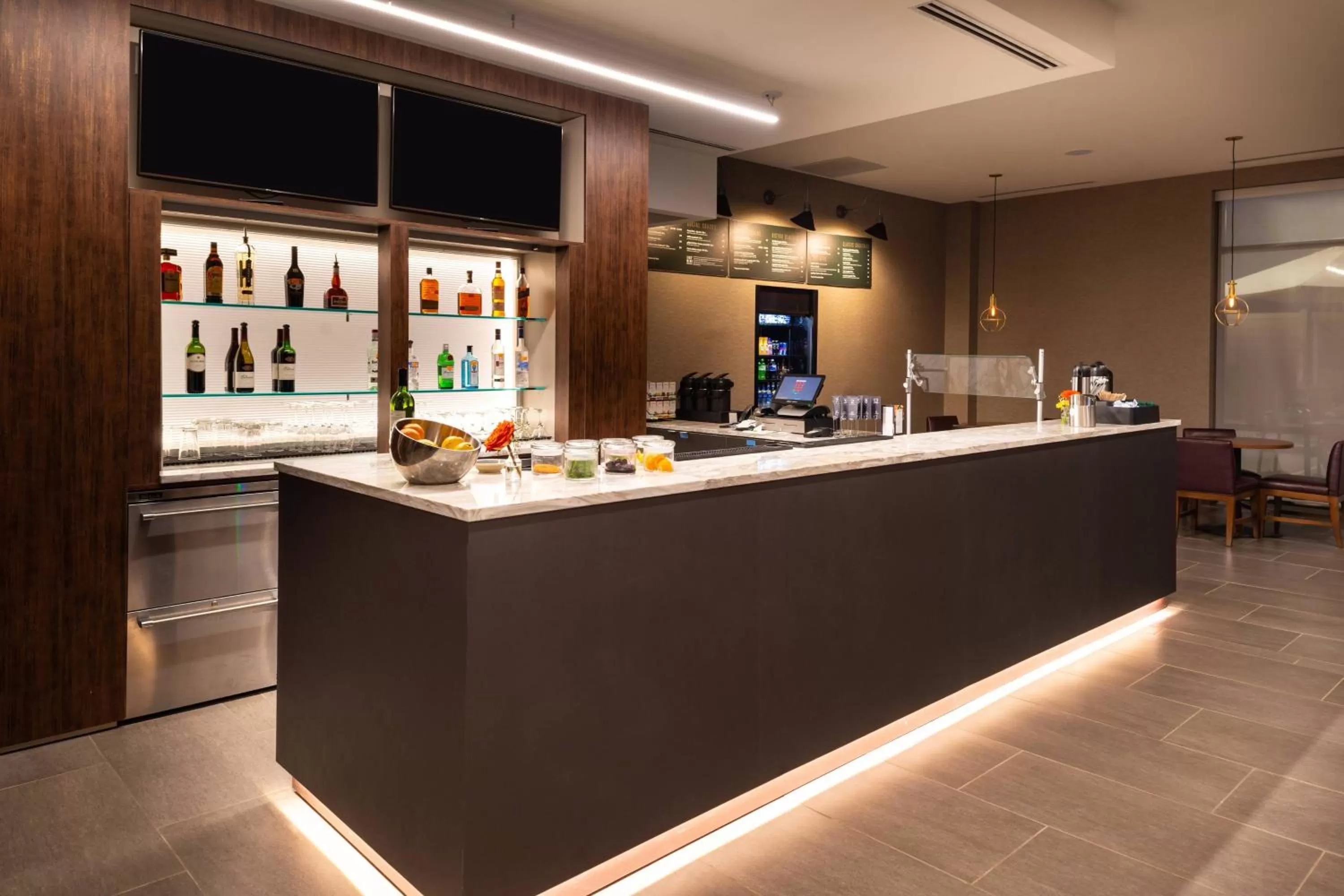 Lounge or bar in Courtyard by Marriott Charlotte Northlake