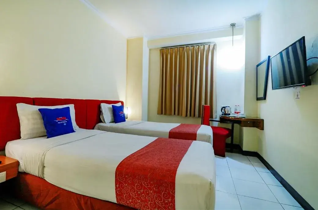 Bed in Hotel Marlin Pekalongan