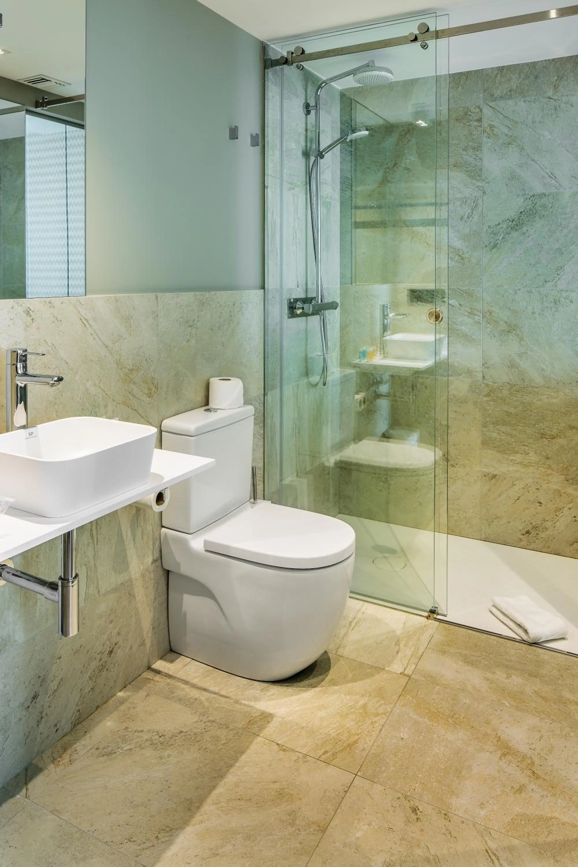 Photo of the whole room in Hotel Atalaia