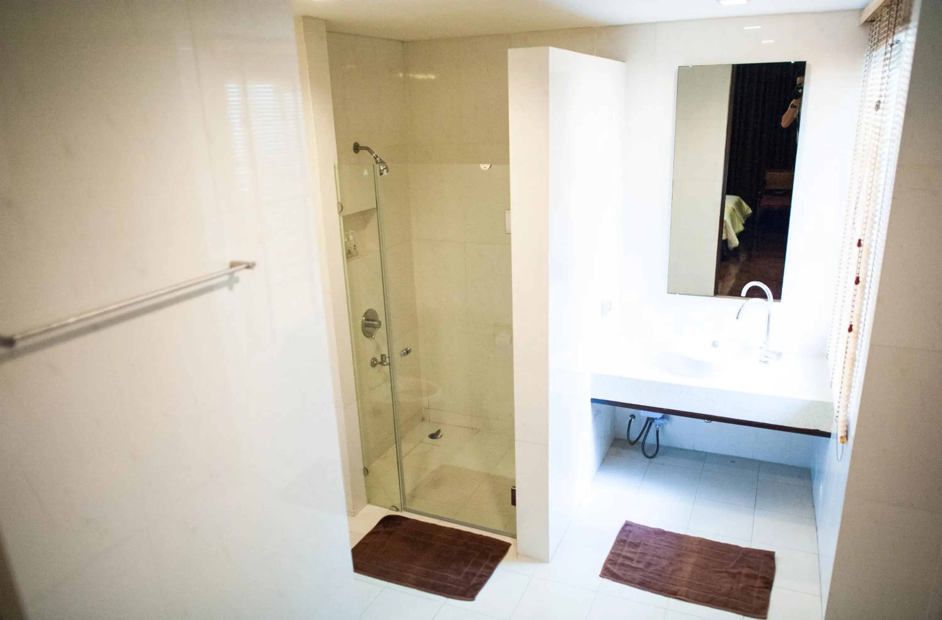 Photo of the whole room in Baansilom Soi 3