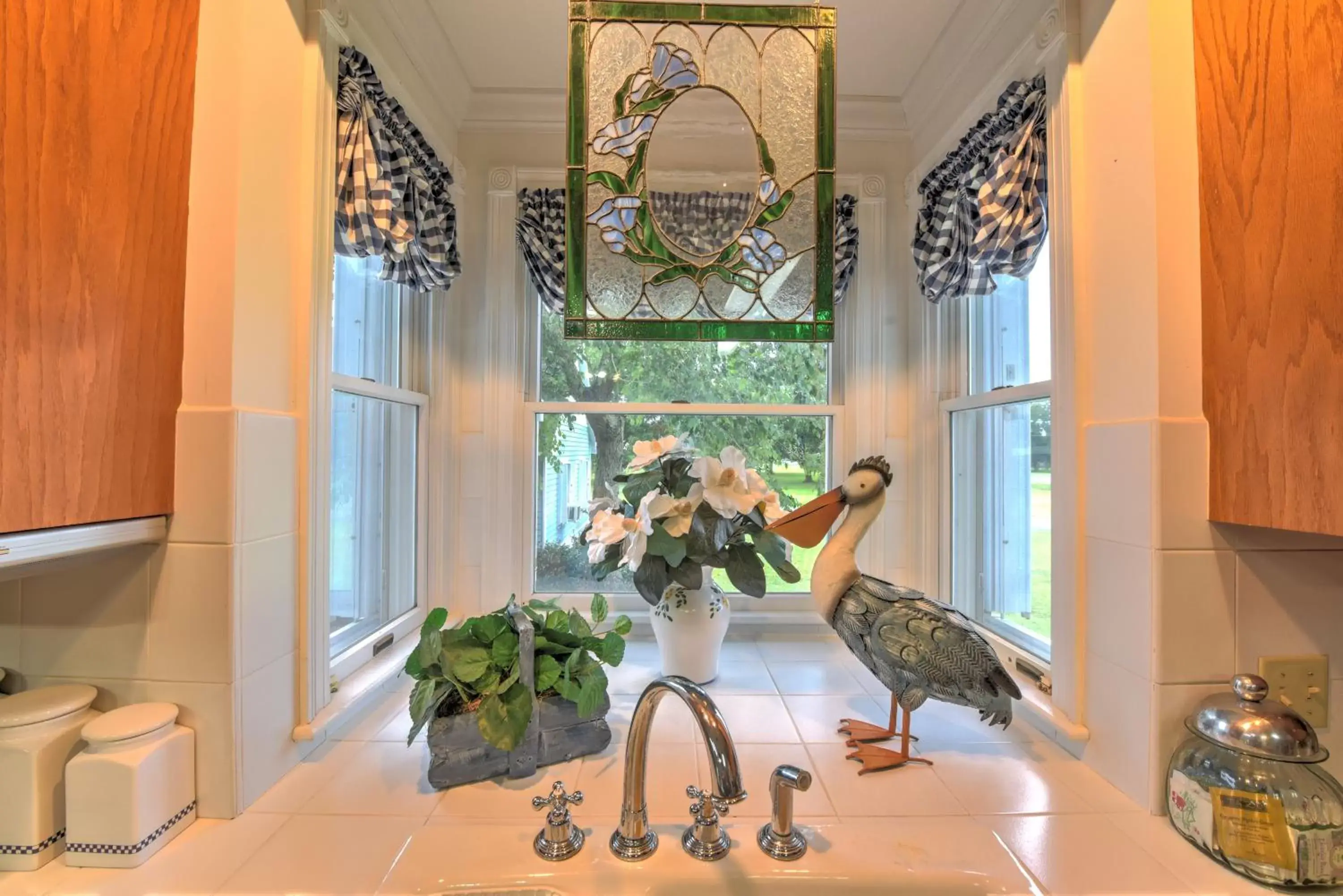 Kitchen or kitchenette in A Chateau on the Bayou Bed & Breakfast