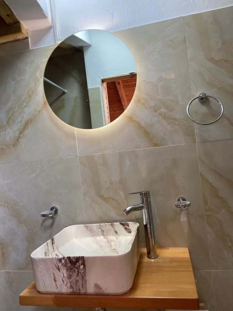 Bathroom in Porta7 Hotel