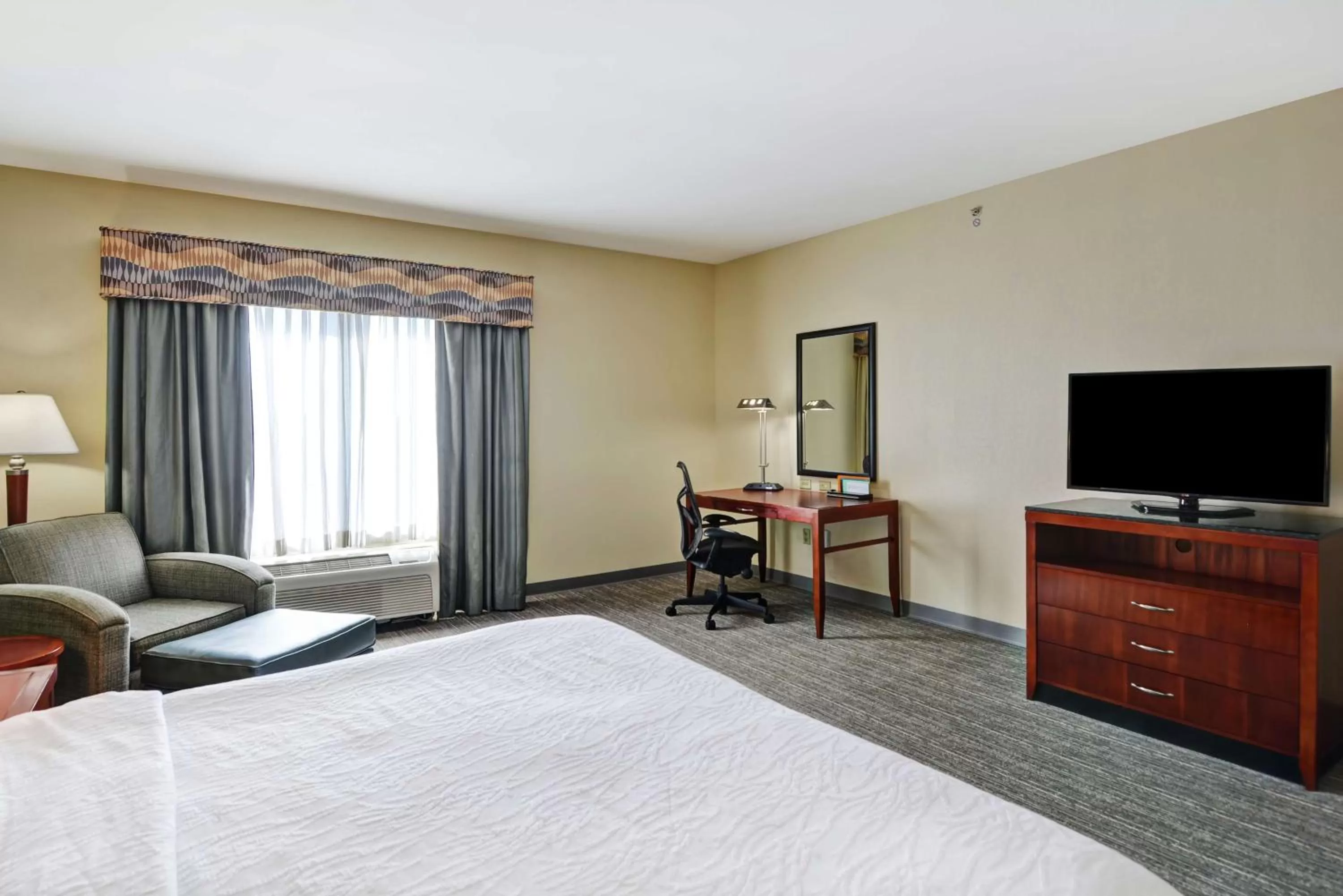 Bedroom, Bed in Hilton Garden Inn Conway