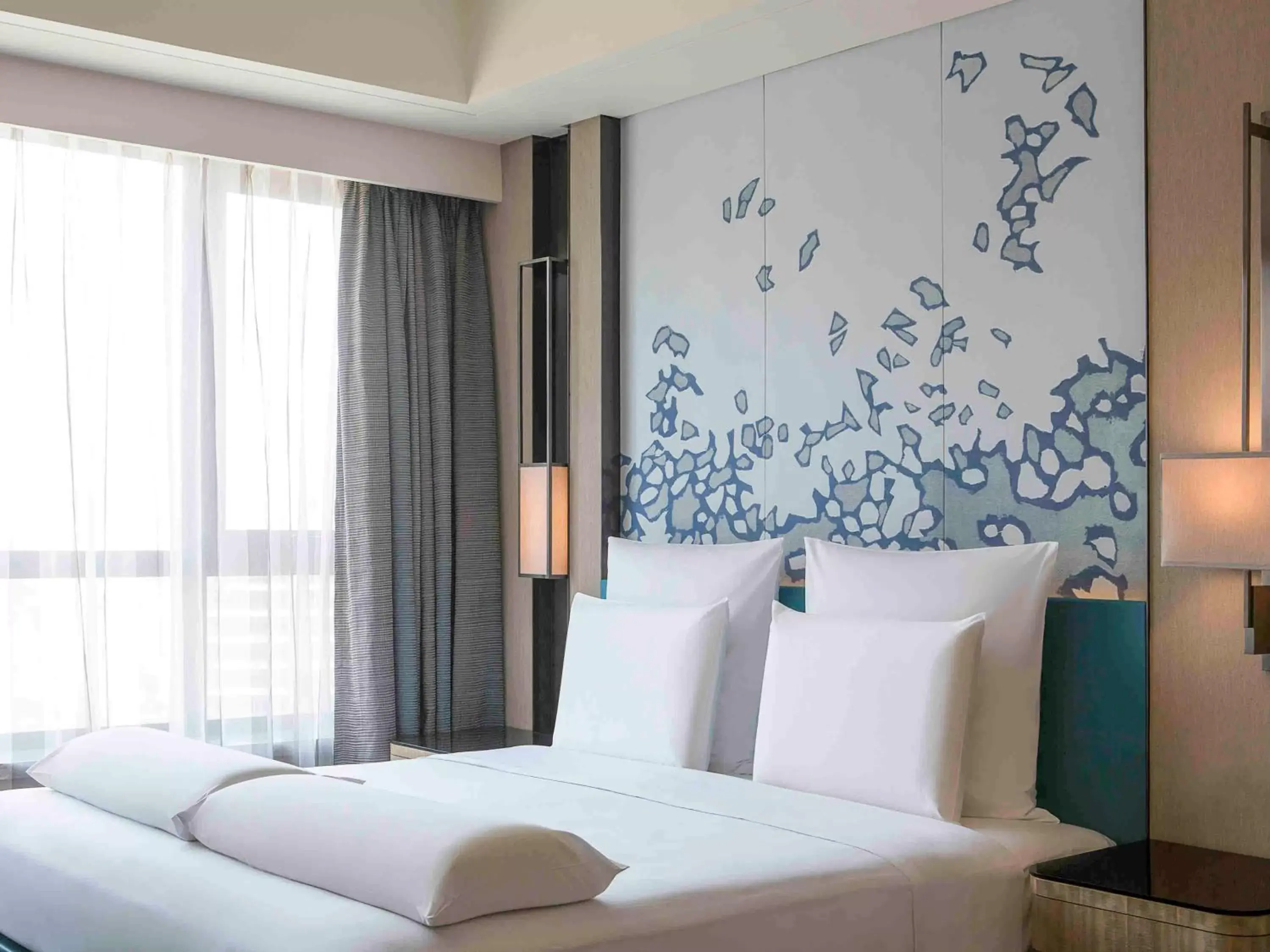 Photo of the whole room, Bed in Pullman Taiyuan