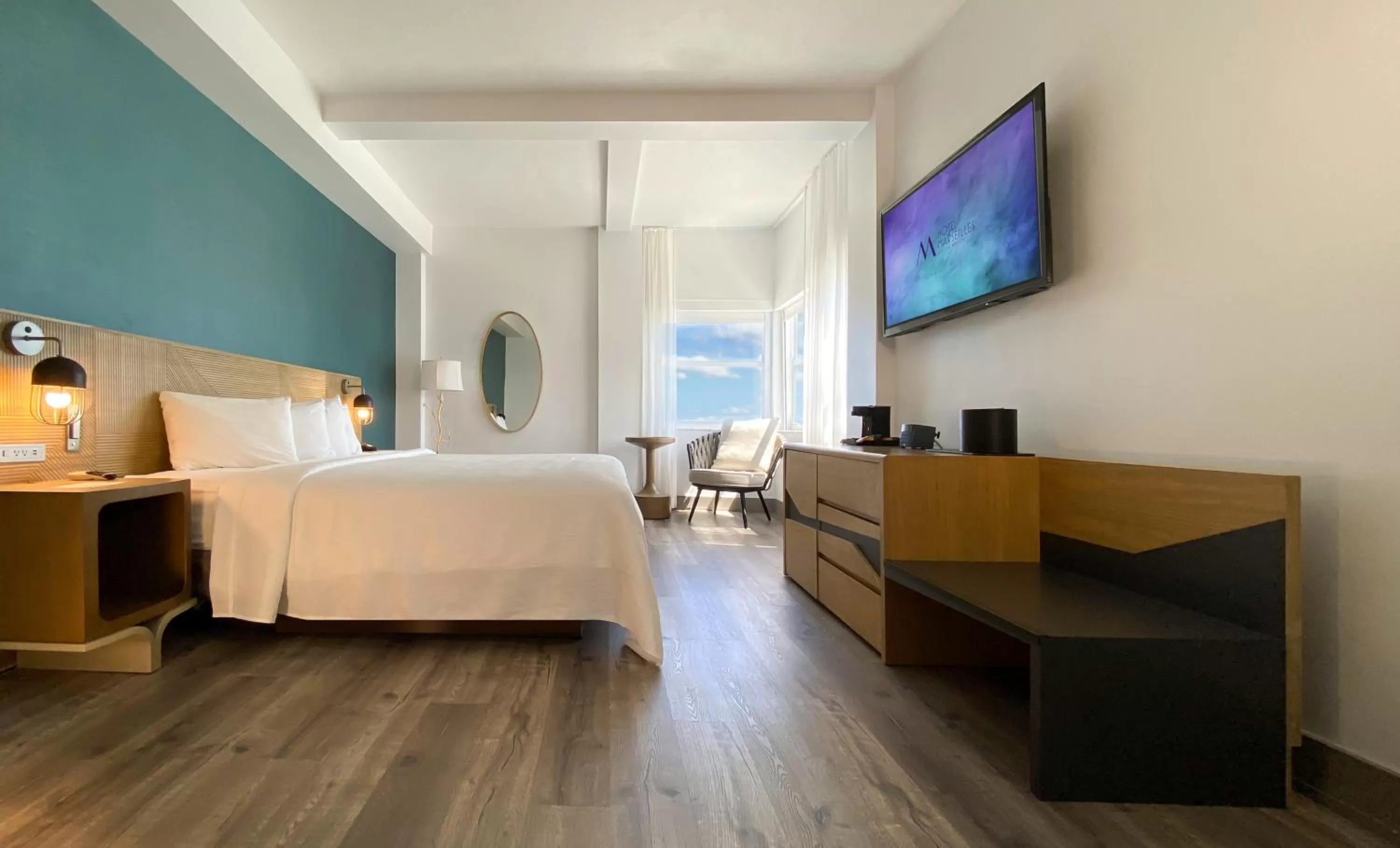 TV and multimedia, Bed in Marseilles Beachfront Hotel