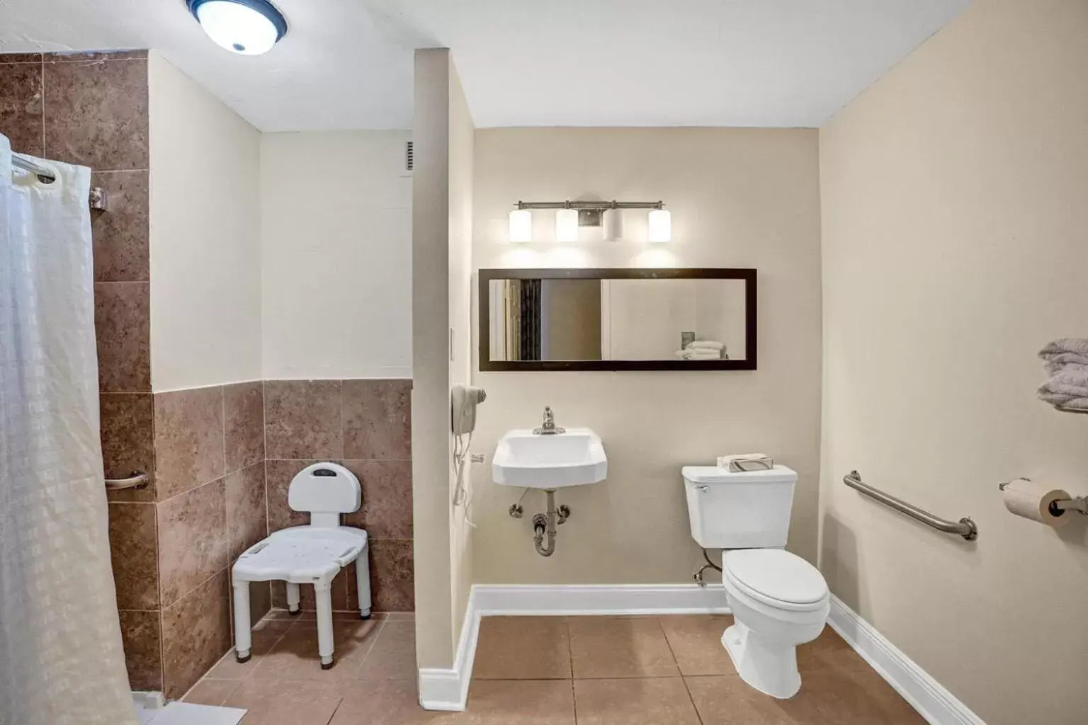 Shower, Bathroom in Fort Lauderdale Grand Hotel