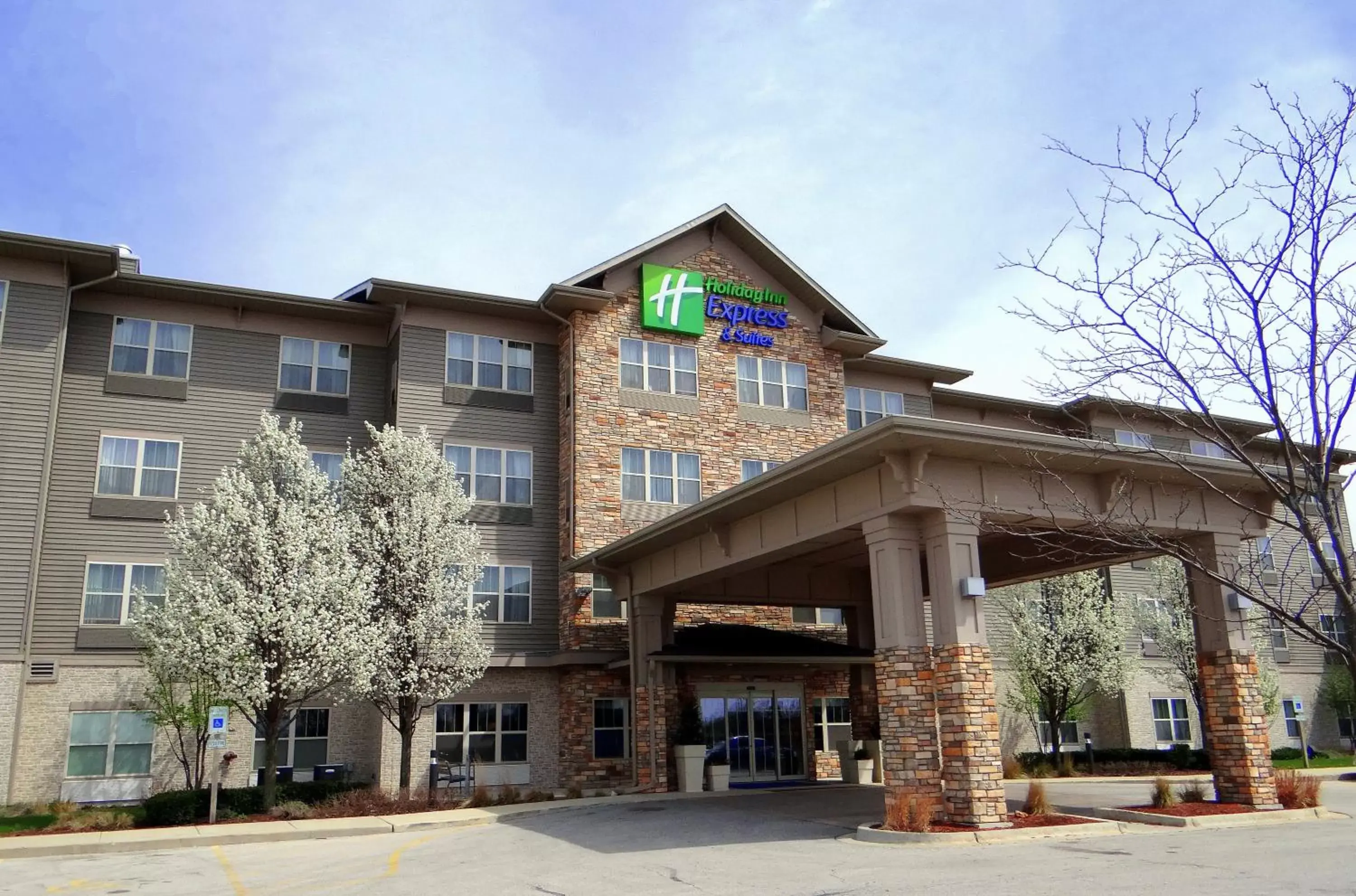 Property Building in Holiday Inn Express Hotel & Suites Chicago West Roselle, an IHG Hotel