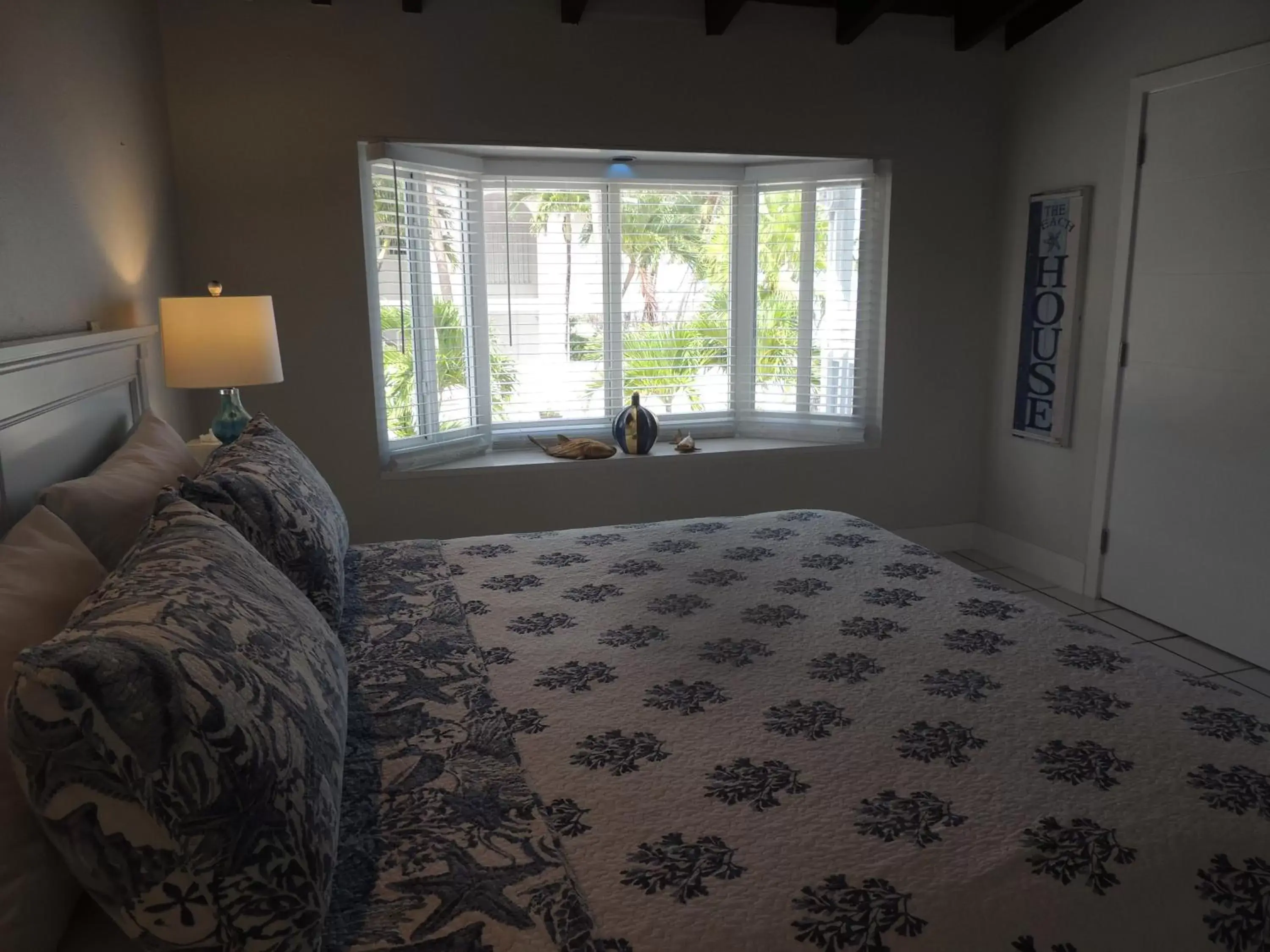 Bedroom, Bed in Sands of Islamorada