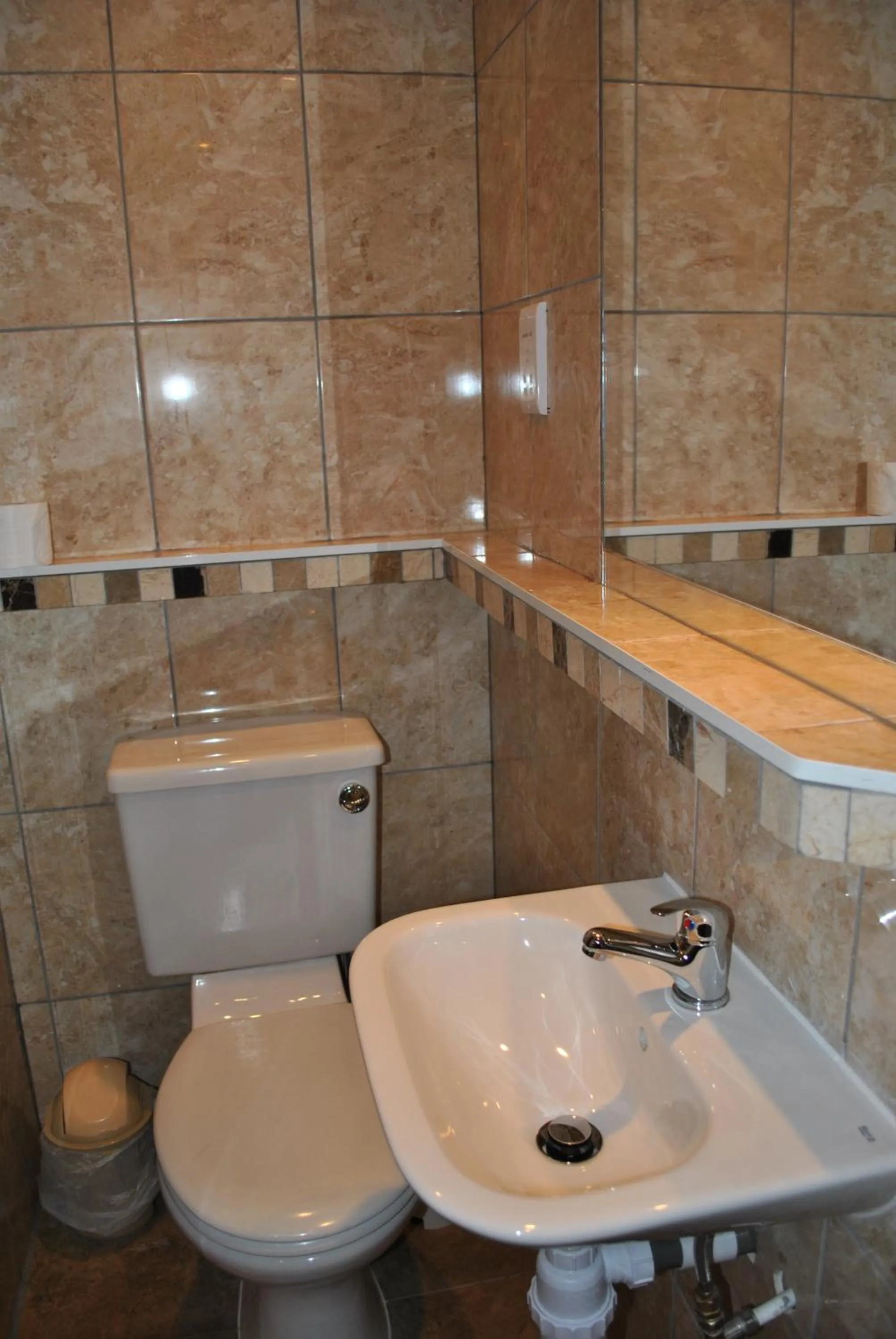 Bathroom in Carlton Hotel