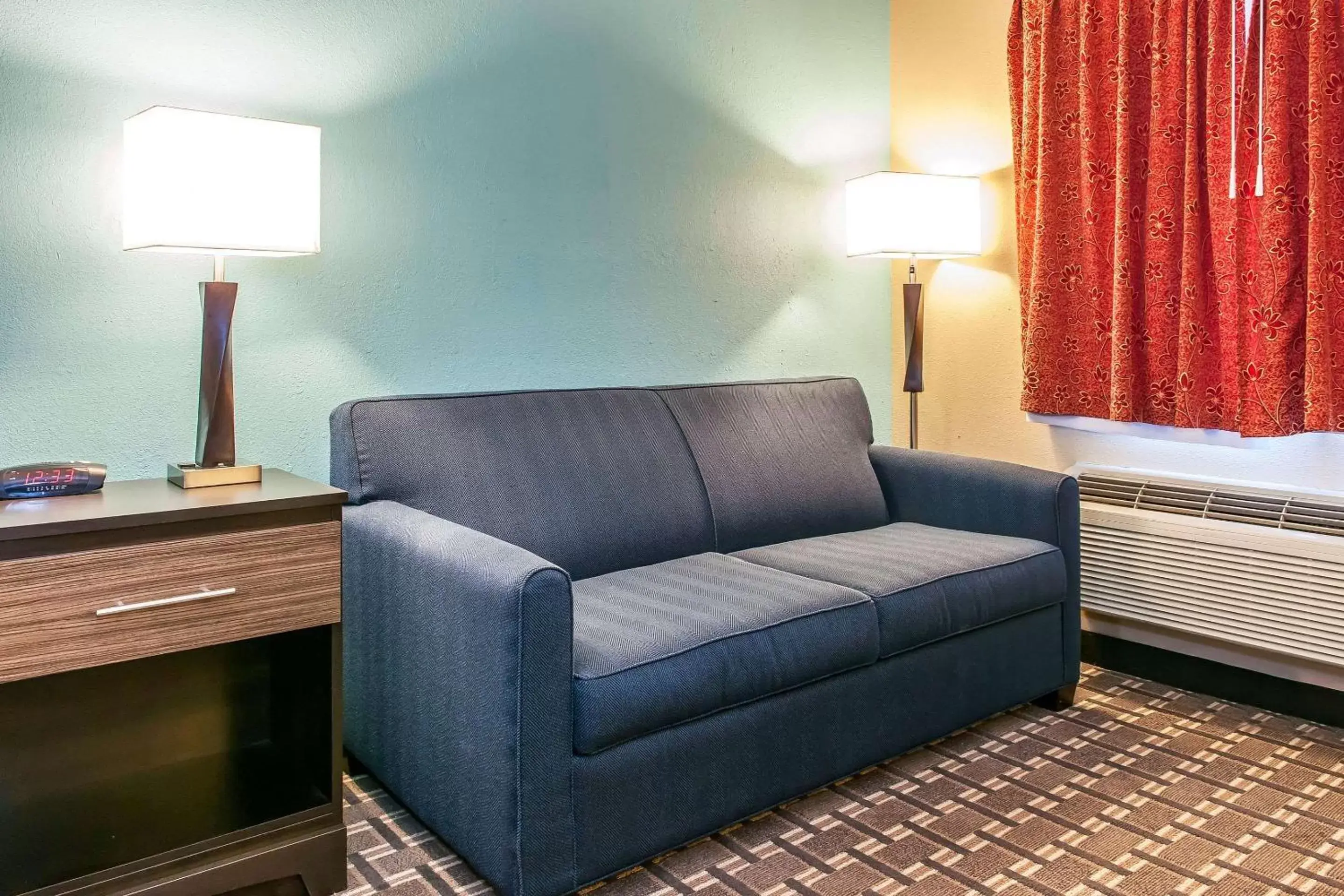 Photo of the whole room, Seating Area in Quality Inn Findlay