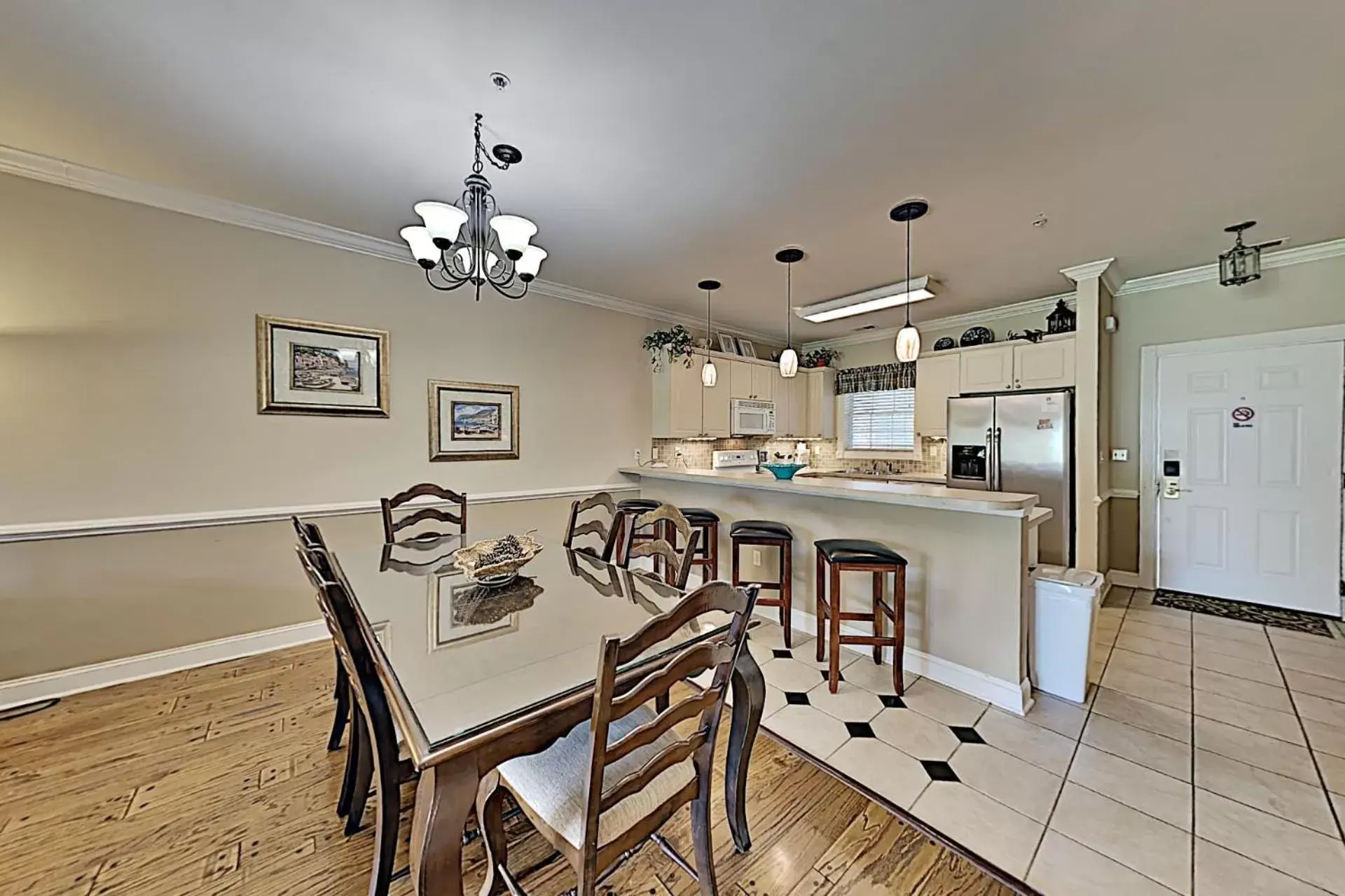 Kitchen or kitchenette, Dining Area in Myrtlewood Condos