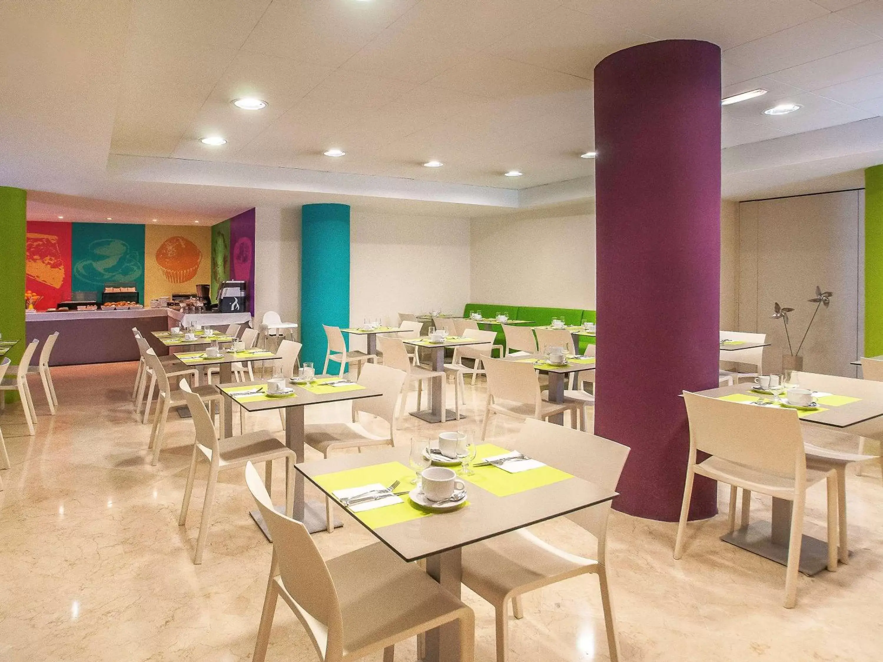 Lounge or bar, Restaurant/Places to Eat in Ibis Styles Zaragoza Ramiro I