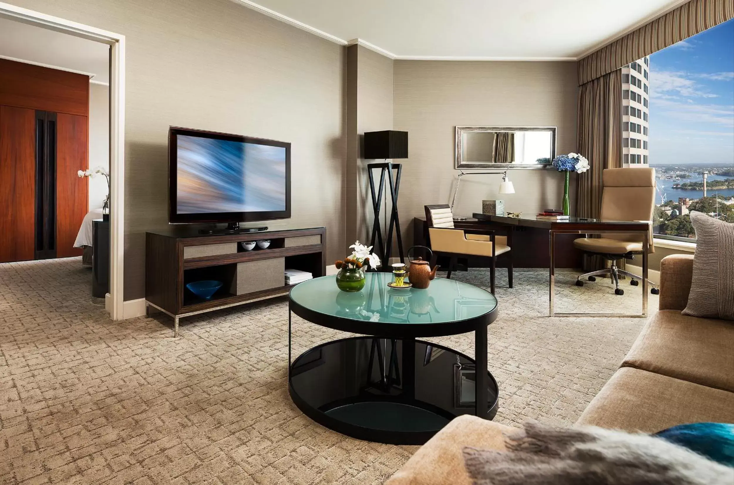 Living room, TV/Entertainment Center in Four Seasons Hotel Sydney