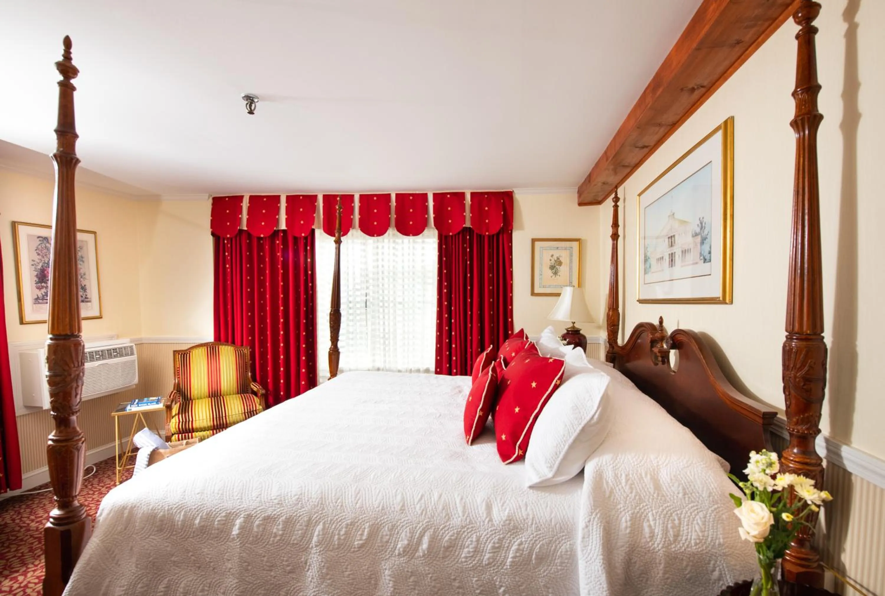 Bed in America's Cup Inn Newport