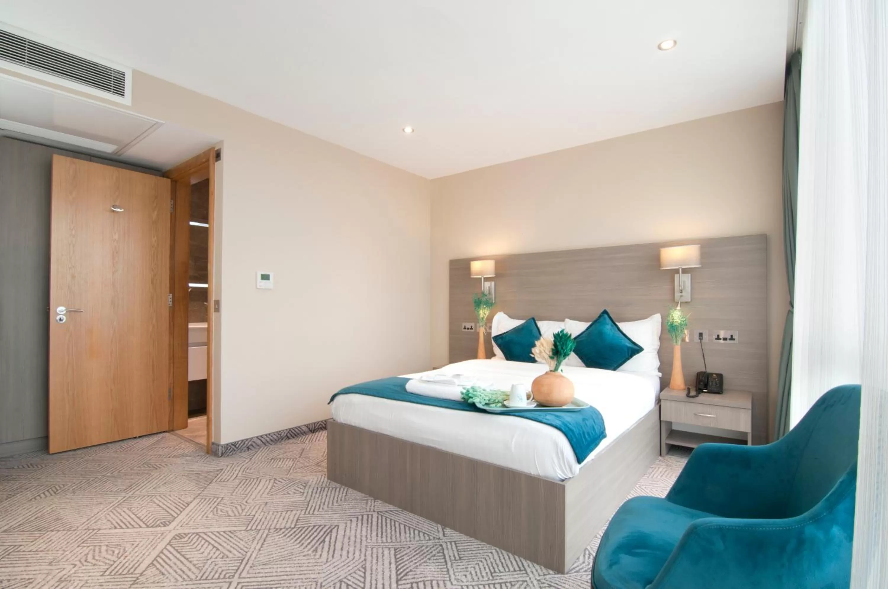 Bed in The Lion & Key Hotel