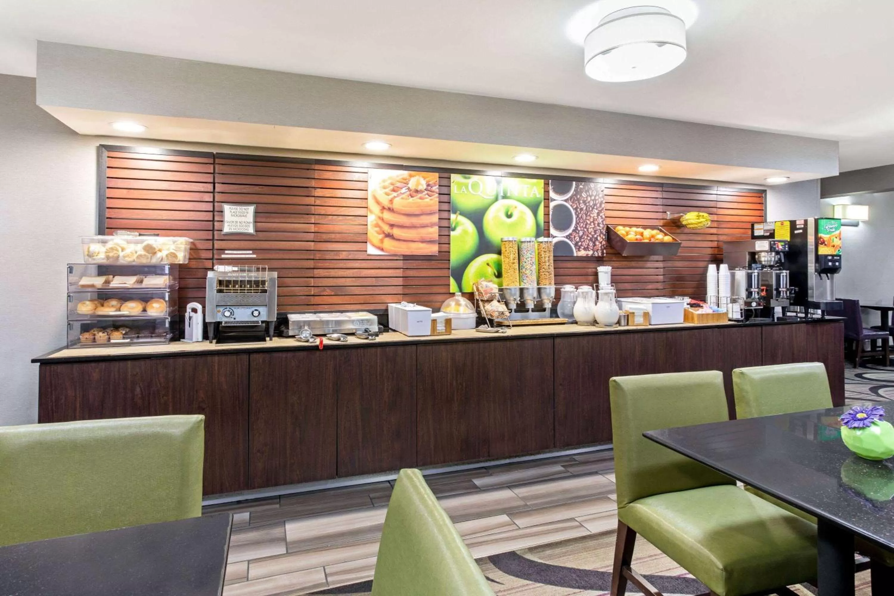 Breakfast in La Quinta Inn by Wyndham Tucson East