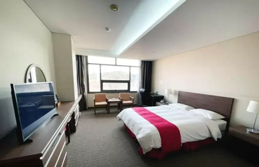 Superior Double Room in Ramada by Wyndham Dongtan Superior Double Room in Ramada by Wyndham Dongtan