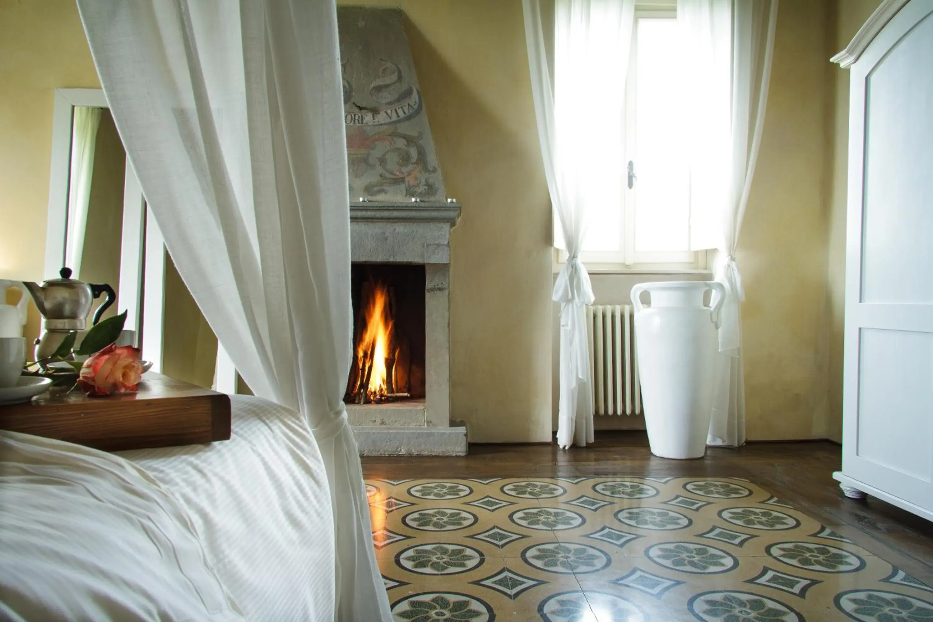 Winter, Bed in Villa Cassia di Baccano