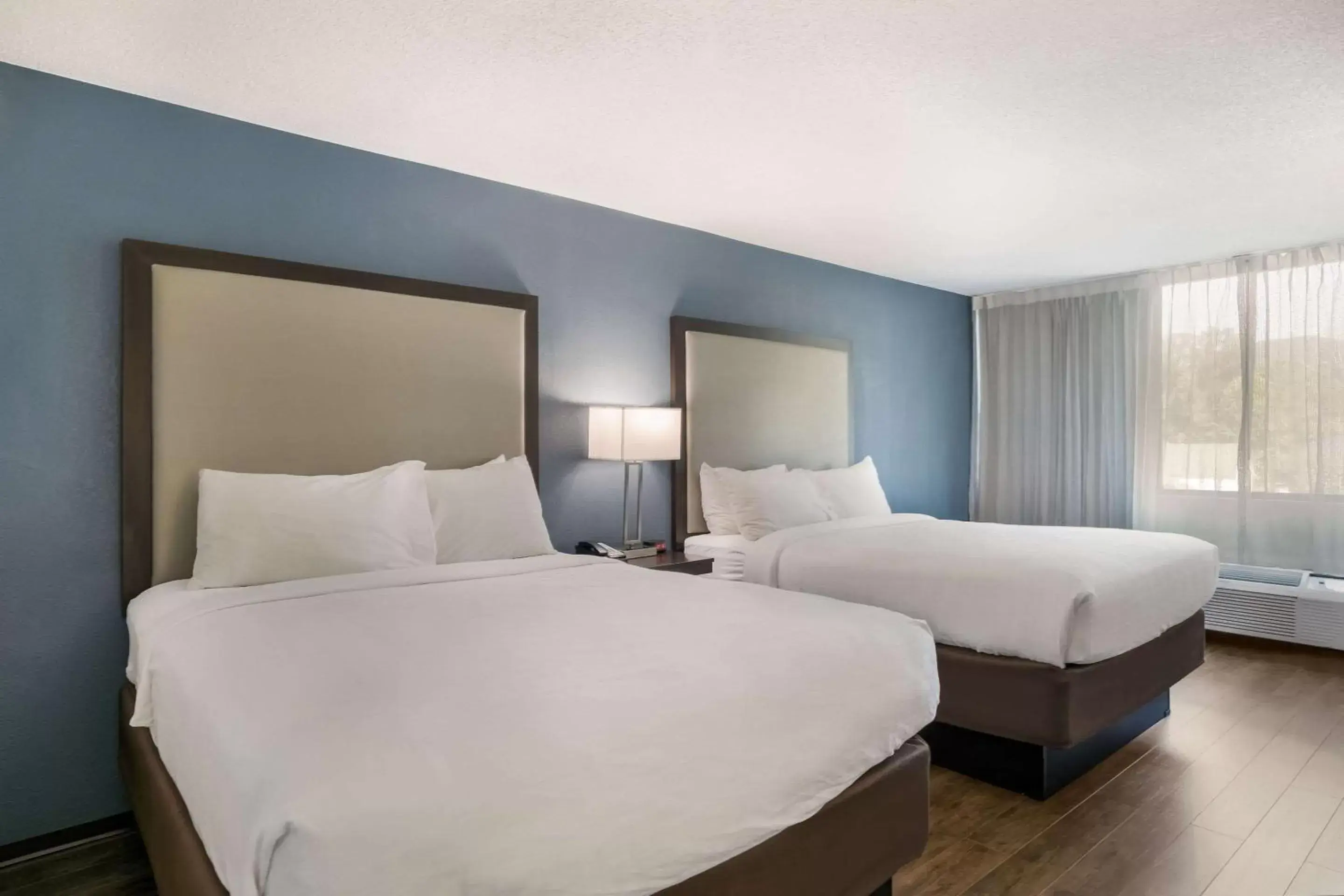 Bedroom, Bed in Clarion Hotel Conference Center