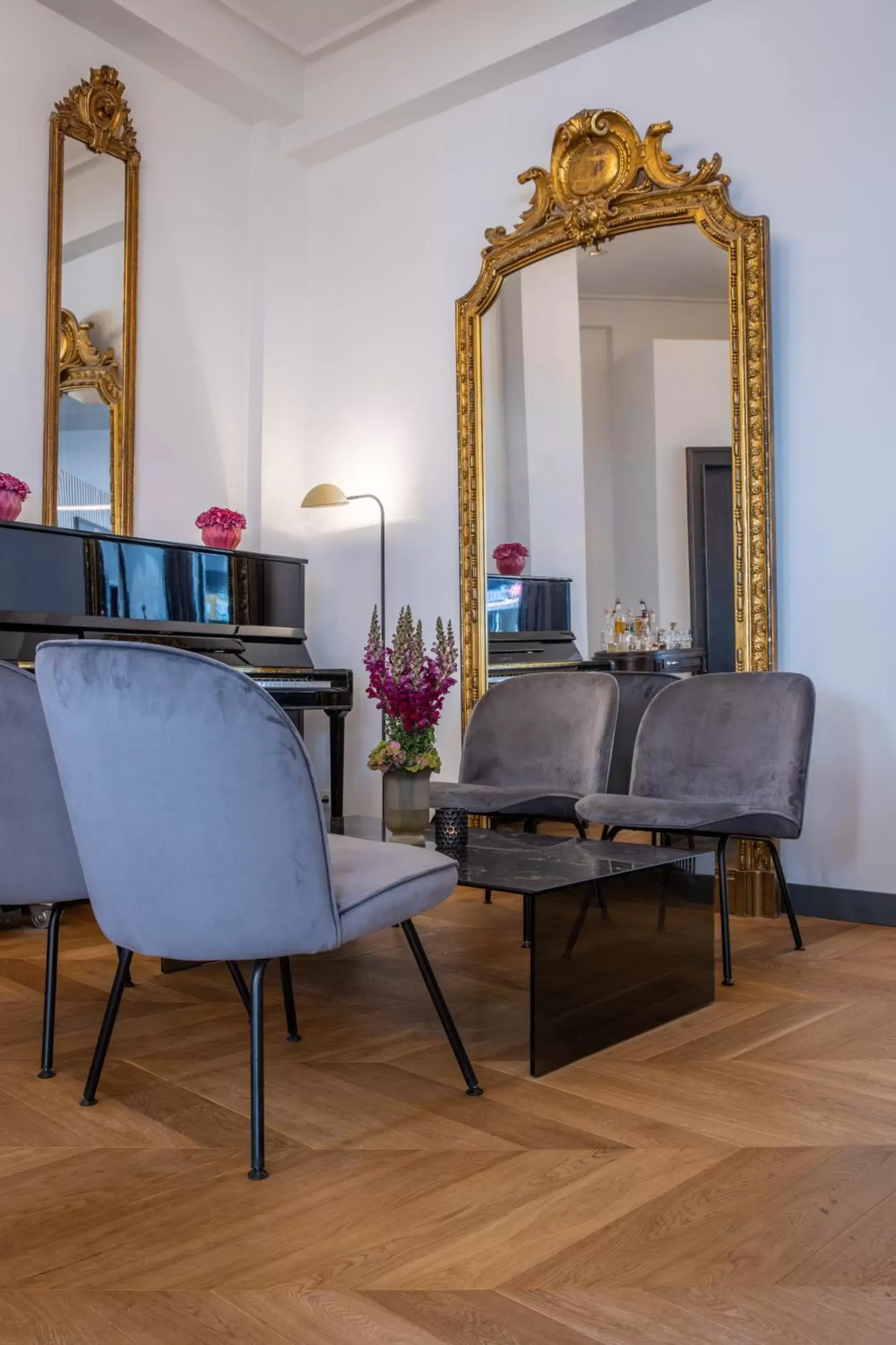 Lounge or bar, Seating Area in Radisson Blu Hotel Schwarzer Bock Wiesbaden